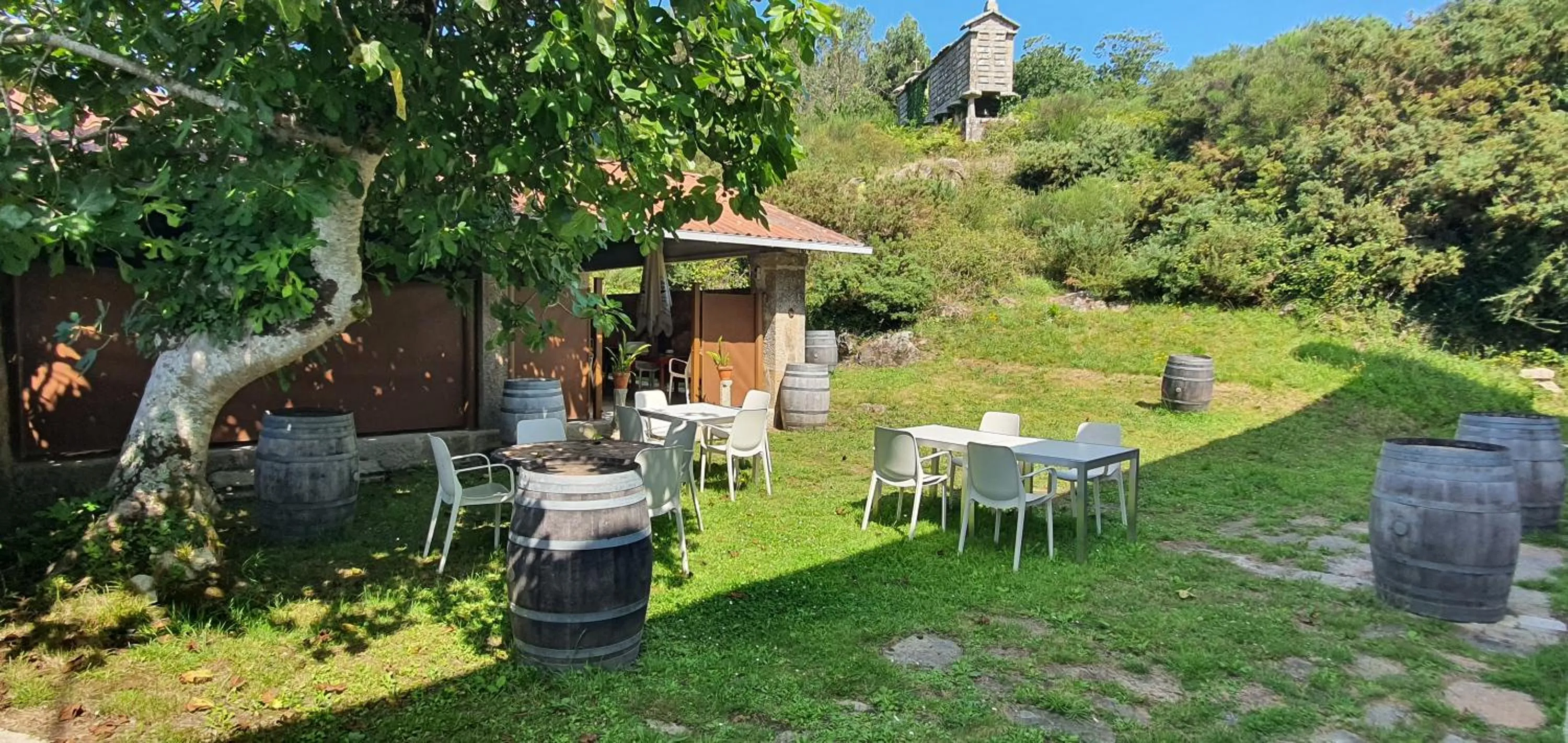 Restaurant/places to eat in Monasterio de Moraime