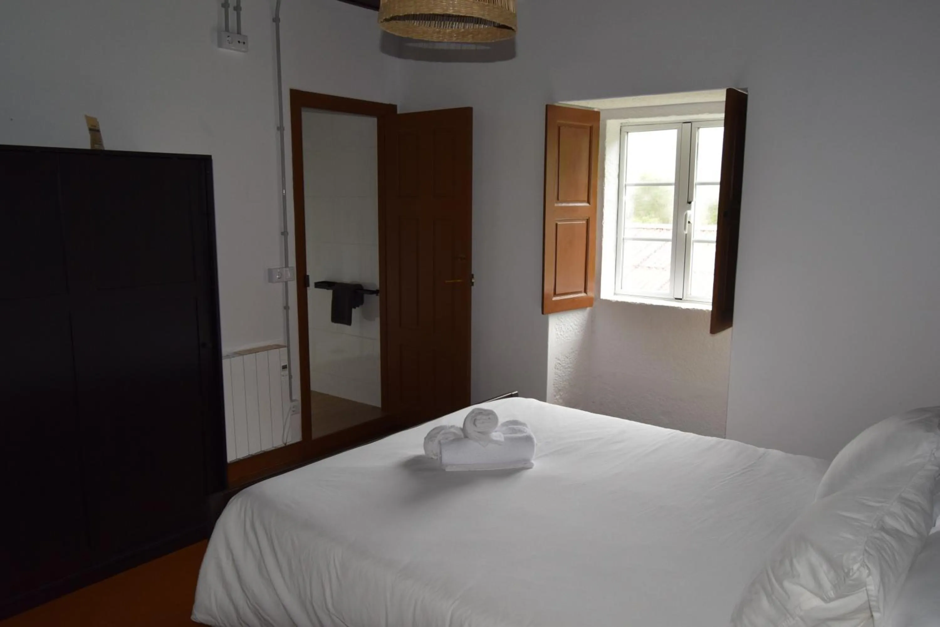 Bedroom, Bed in Monasterio de Moraime