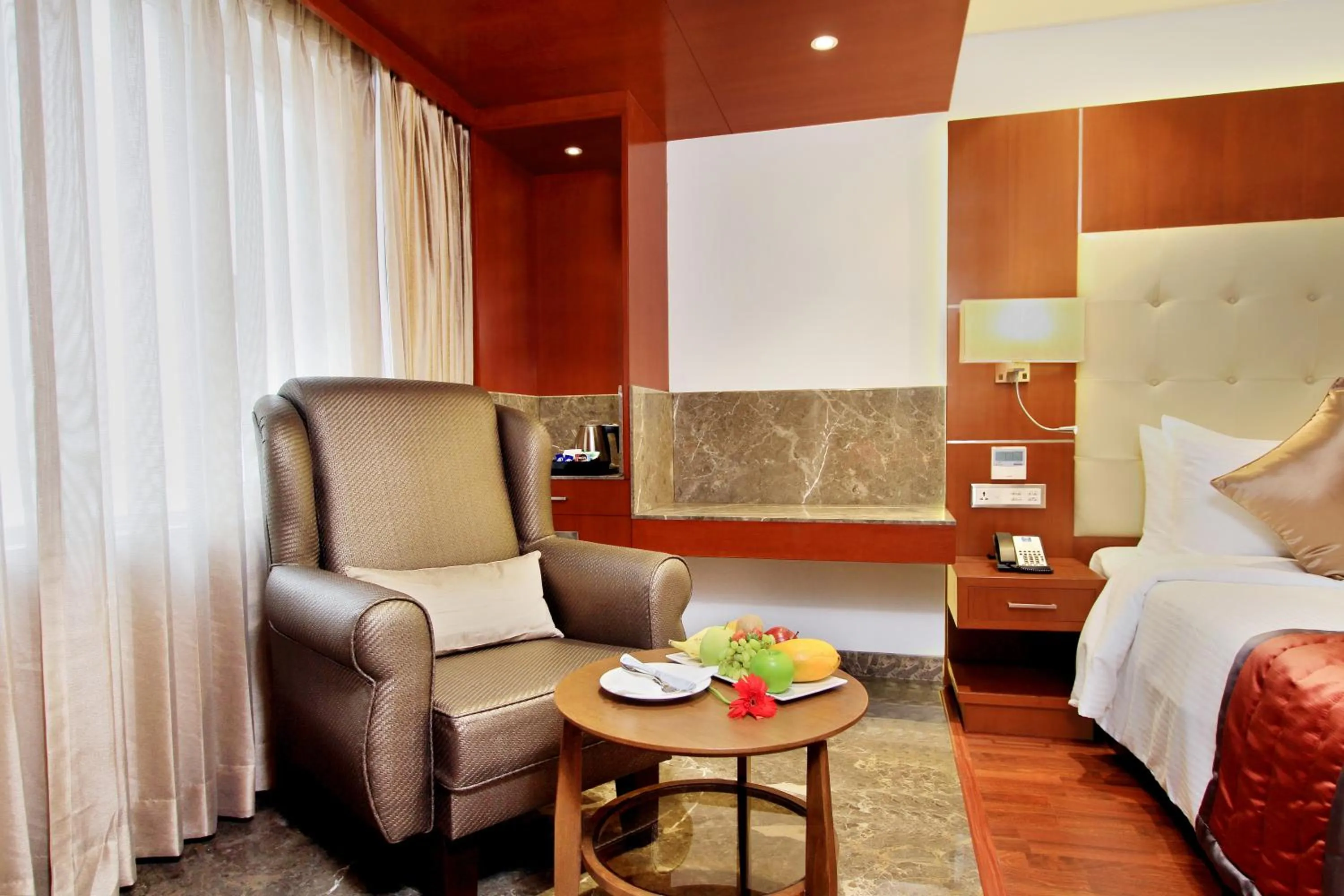 Seating area, Bed in Comfort Inn Insys