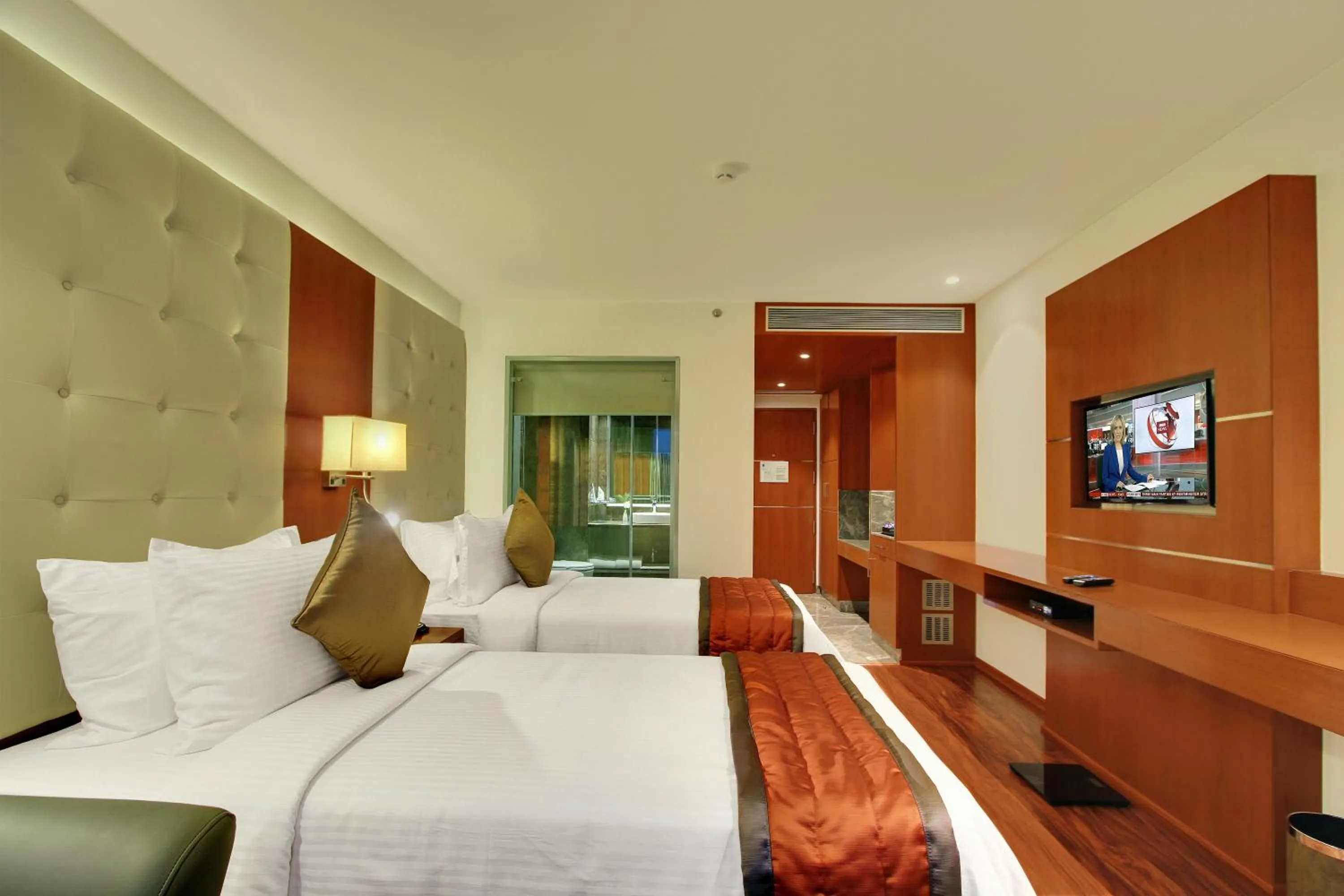 Bedroom, Bed in Comfort Inn Insys