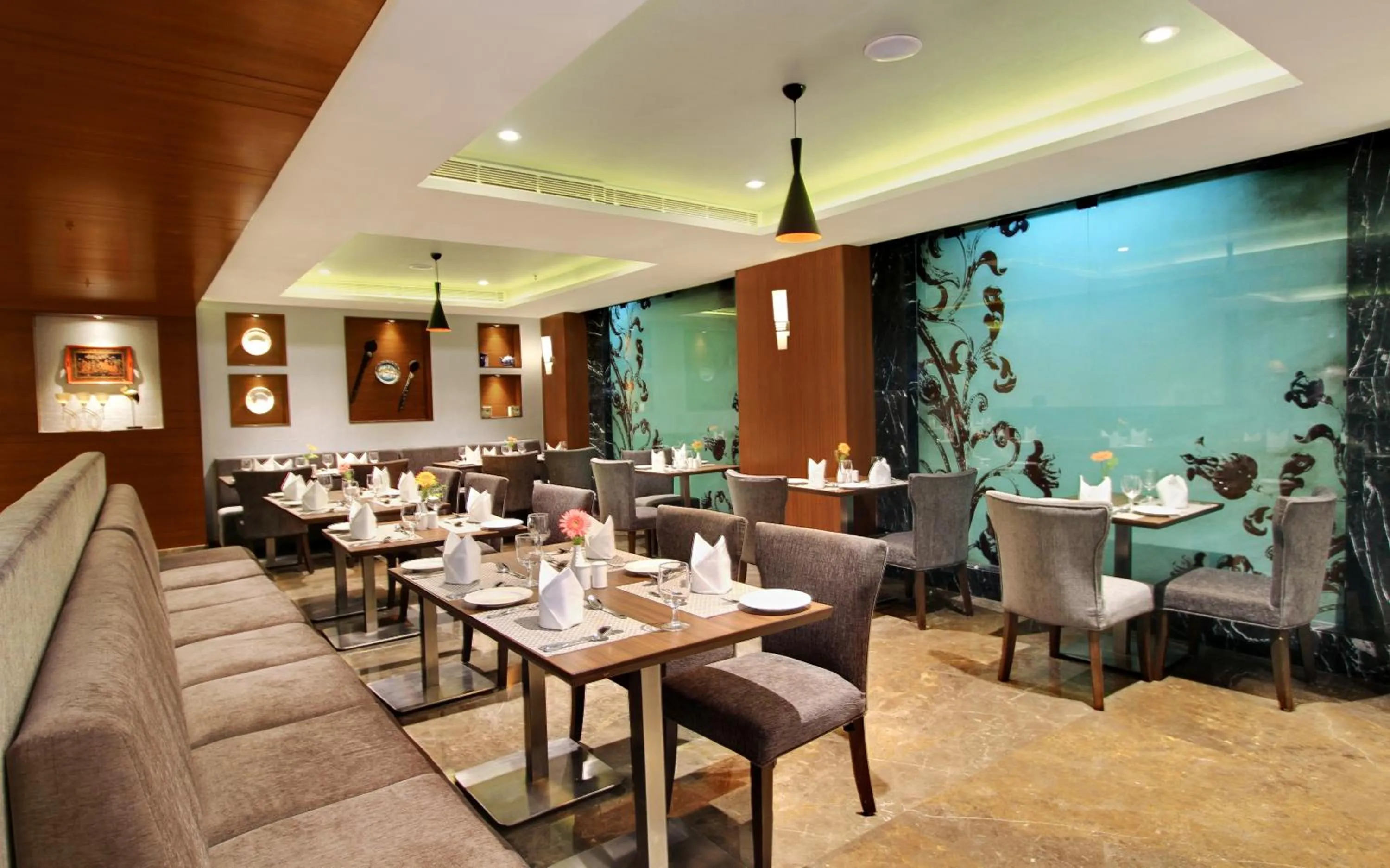 Restaurant/places to eat in Comfort Inn Insys