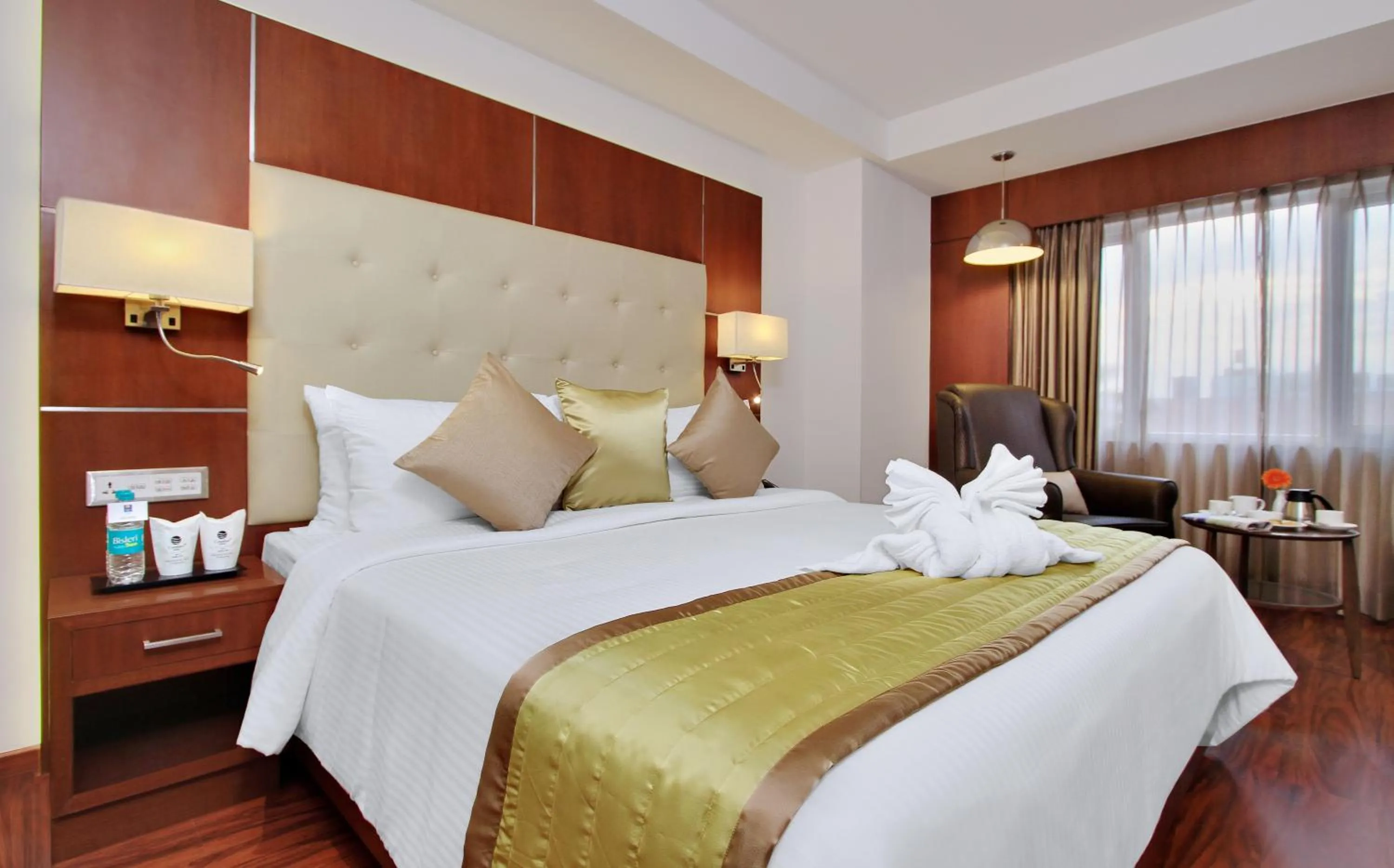 Bedroom, Bed in Comfort Inn Insys