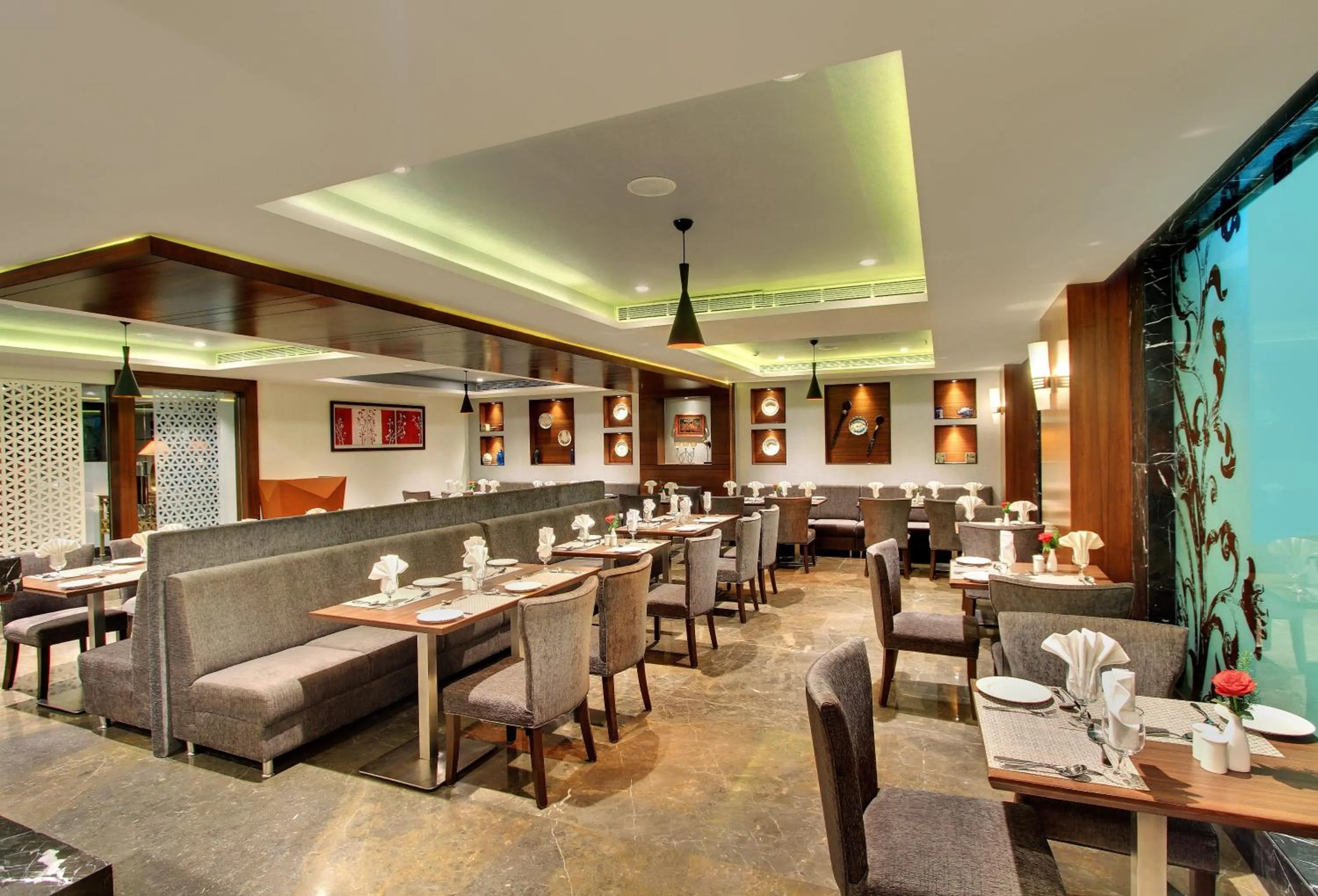 Restaurant/places to eat in Comfort Inn Insys