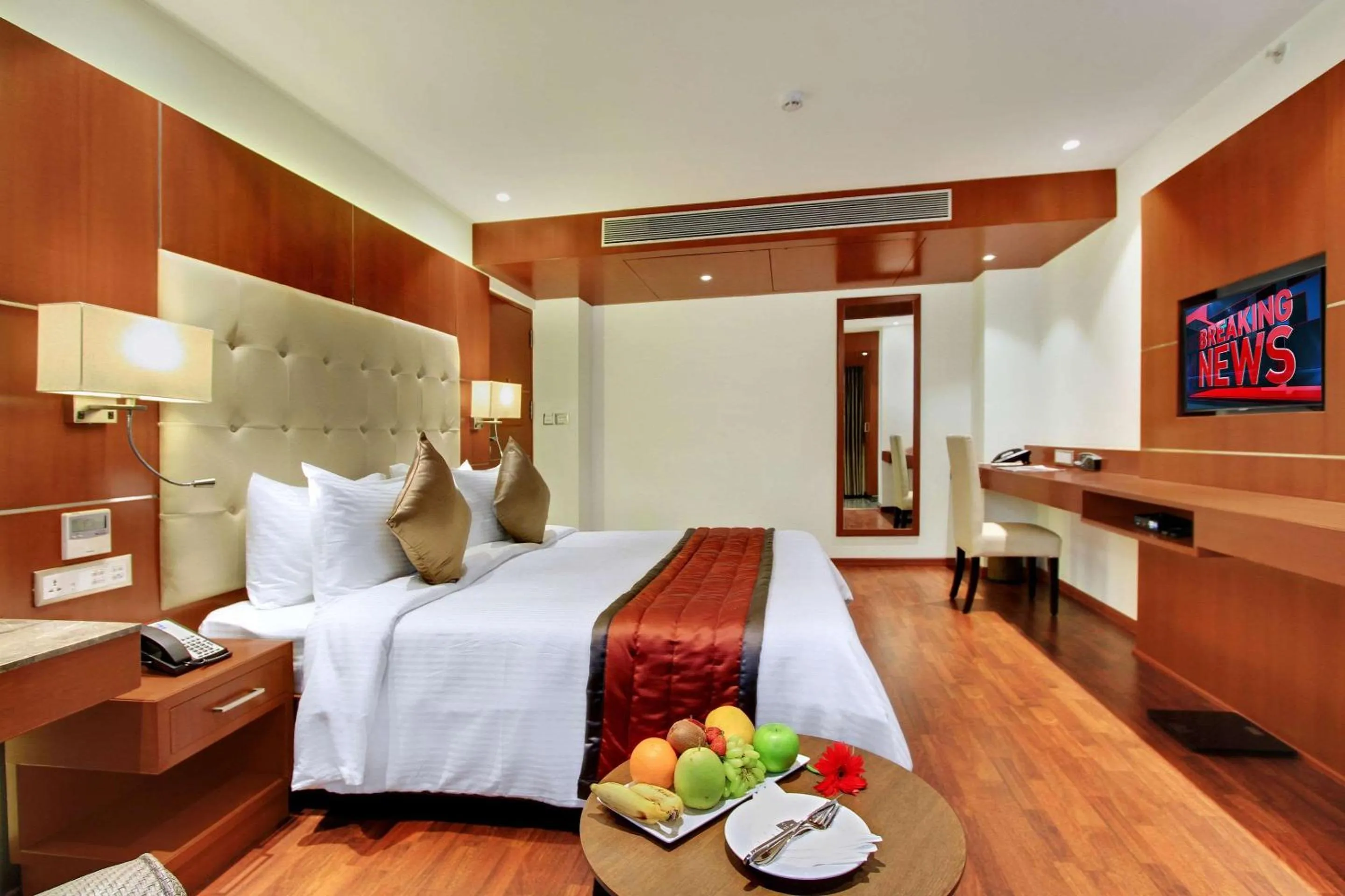 Photo of the whole room, Bed in Comfort Inn Insys