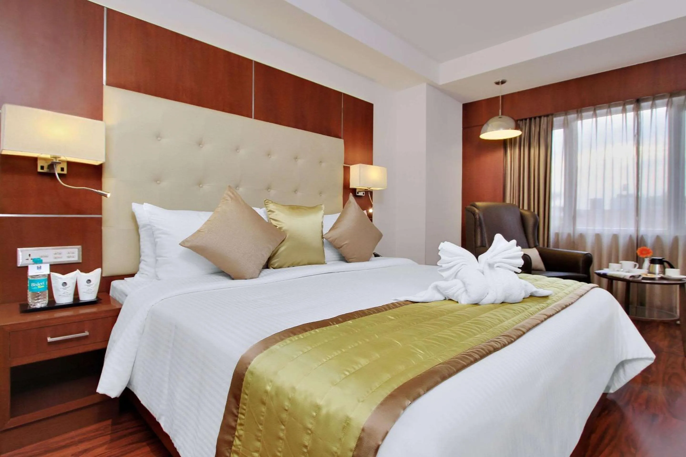 Photo of the whole room, Bed in Comfort Inn Insys