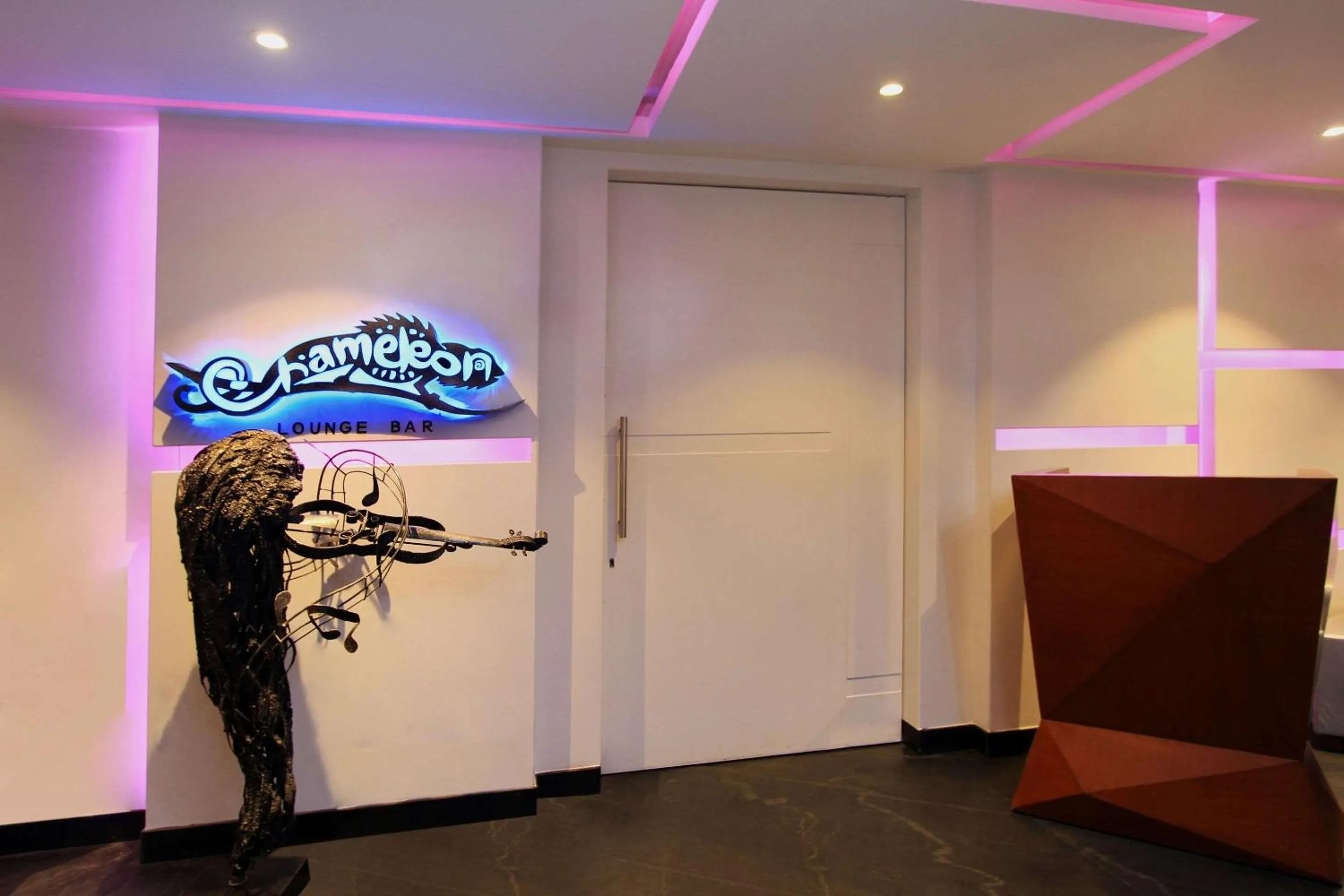 Lounge or bar in Comfort Inn Insys