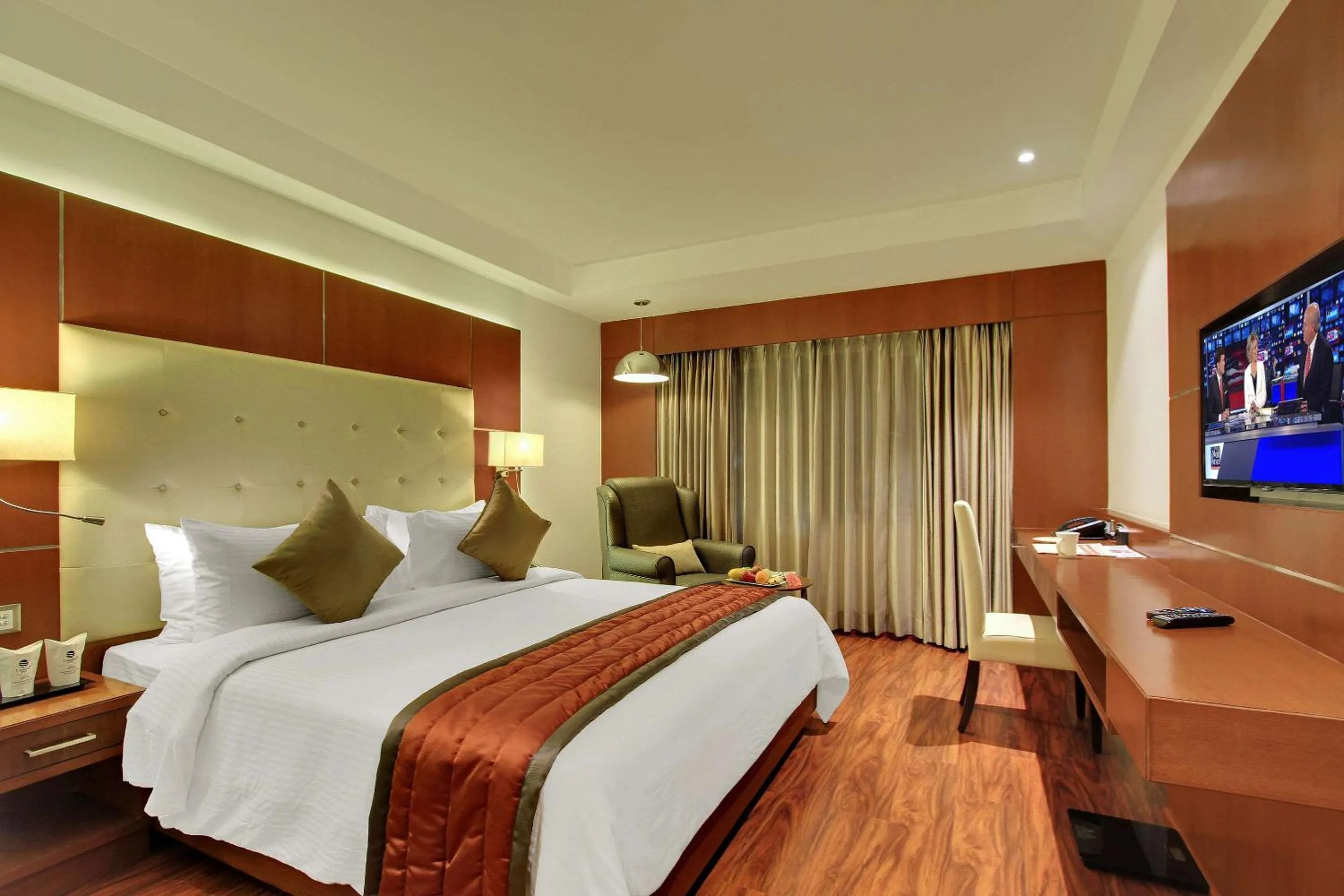 Photo of the whole room, Bed in Comfort Inn Insys