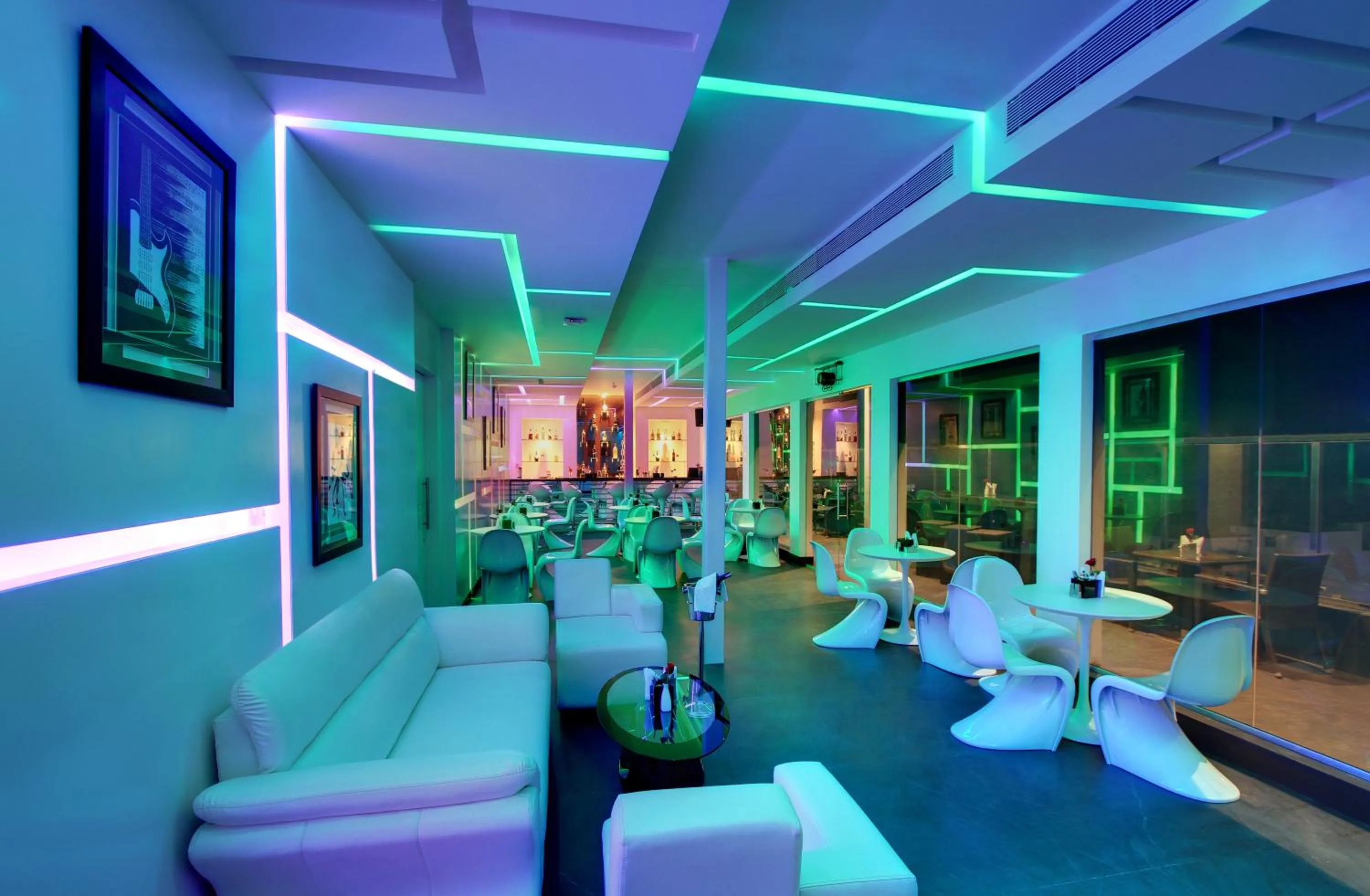 Lounge or bar in Comfort Inn Insys