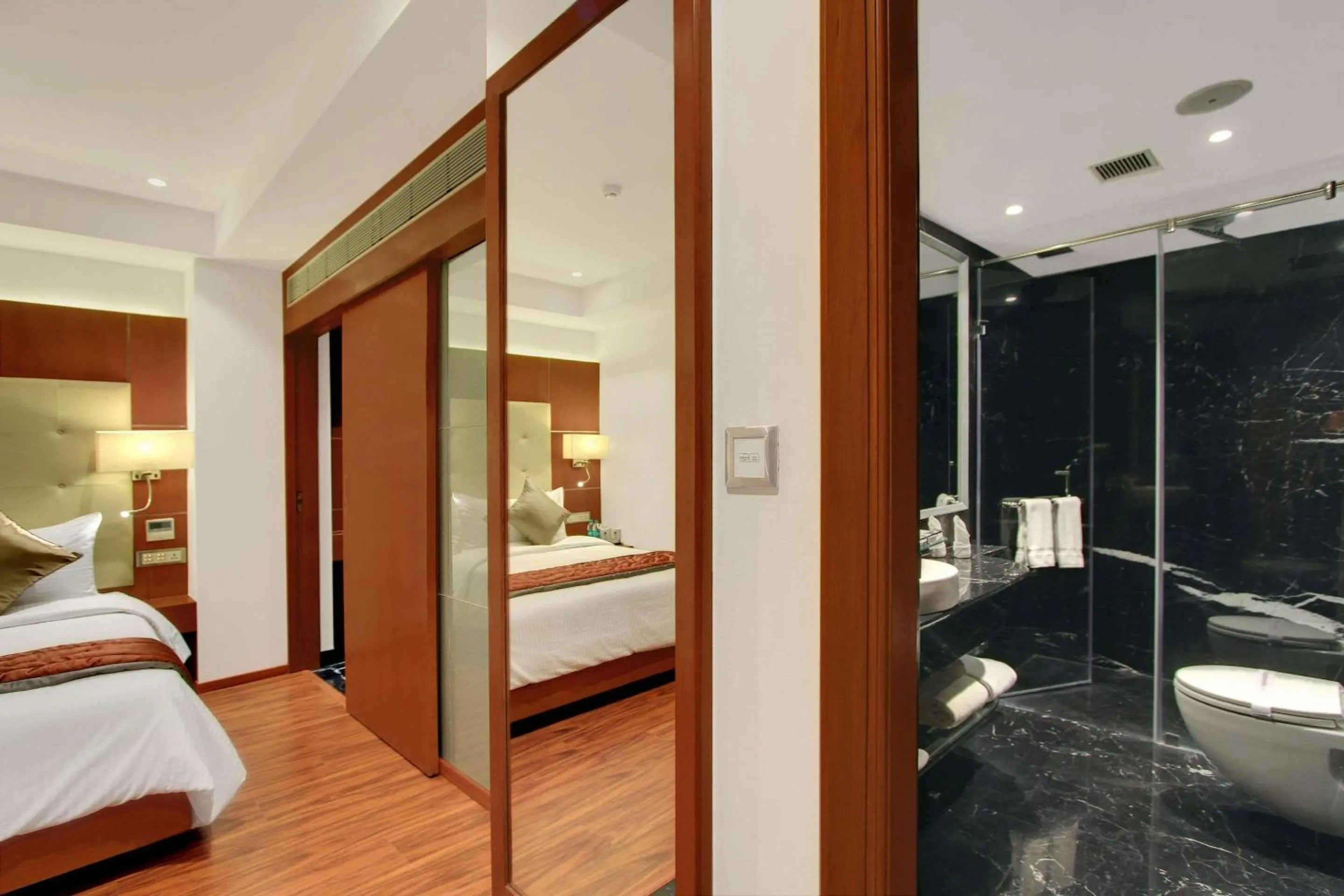 Photo of the whole room, Bed in Comfort Inn Insys