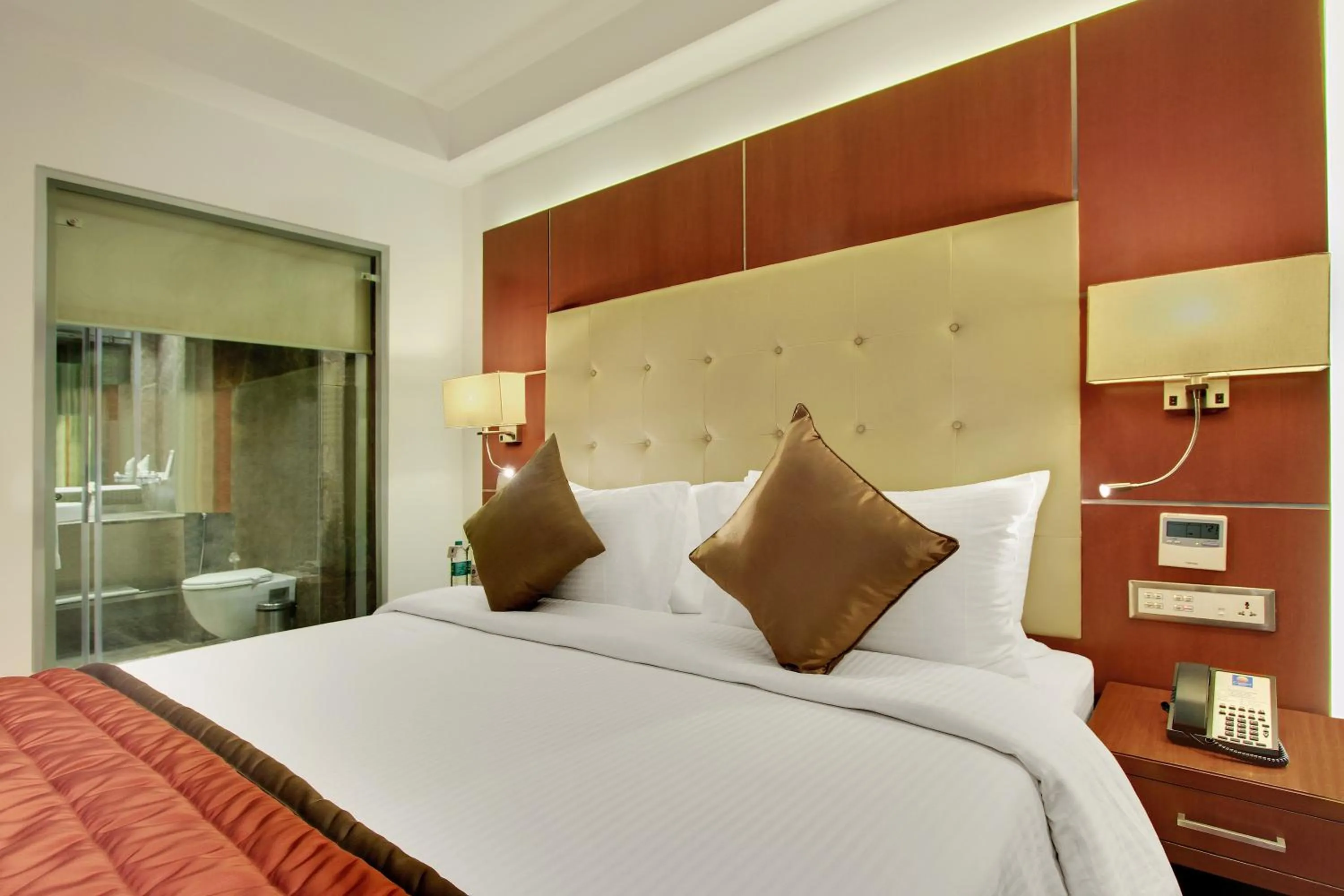 Bedroom, Bed in Comfort Inn Insys