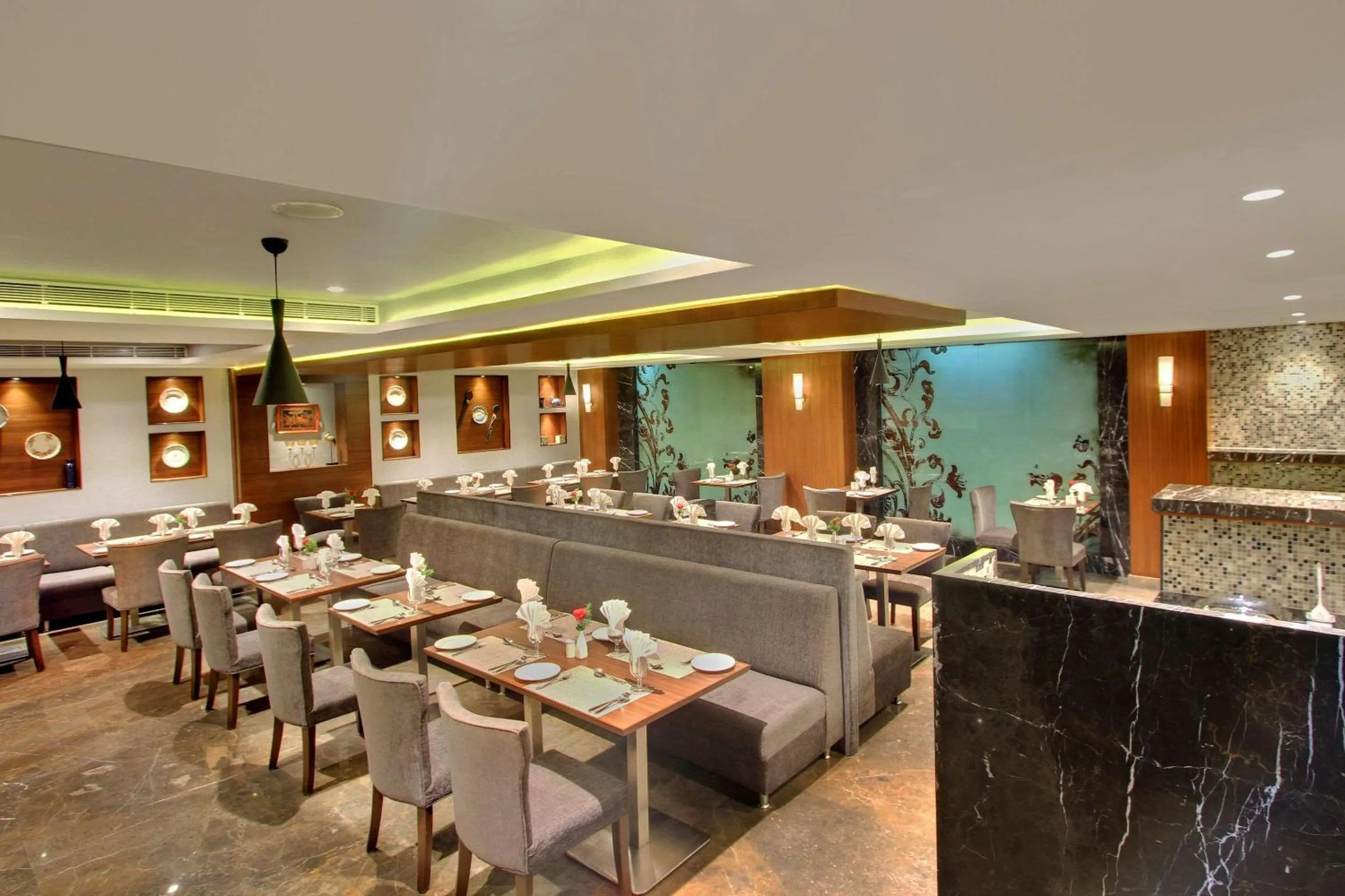 Restaurant/places to eat in Comfort Inn Insys