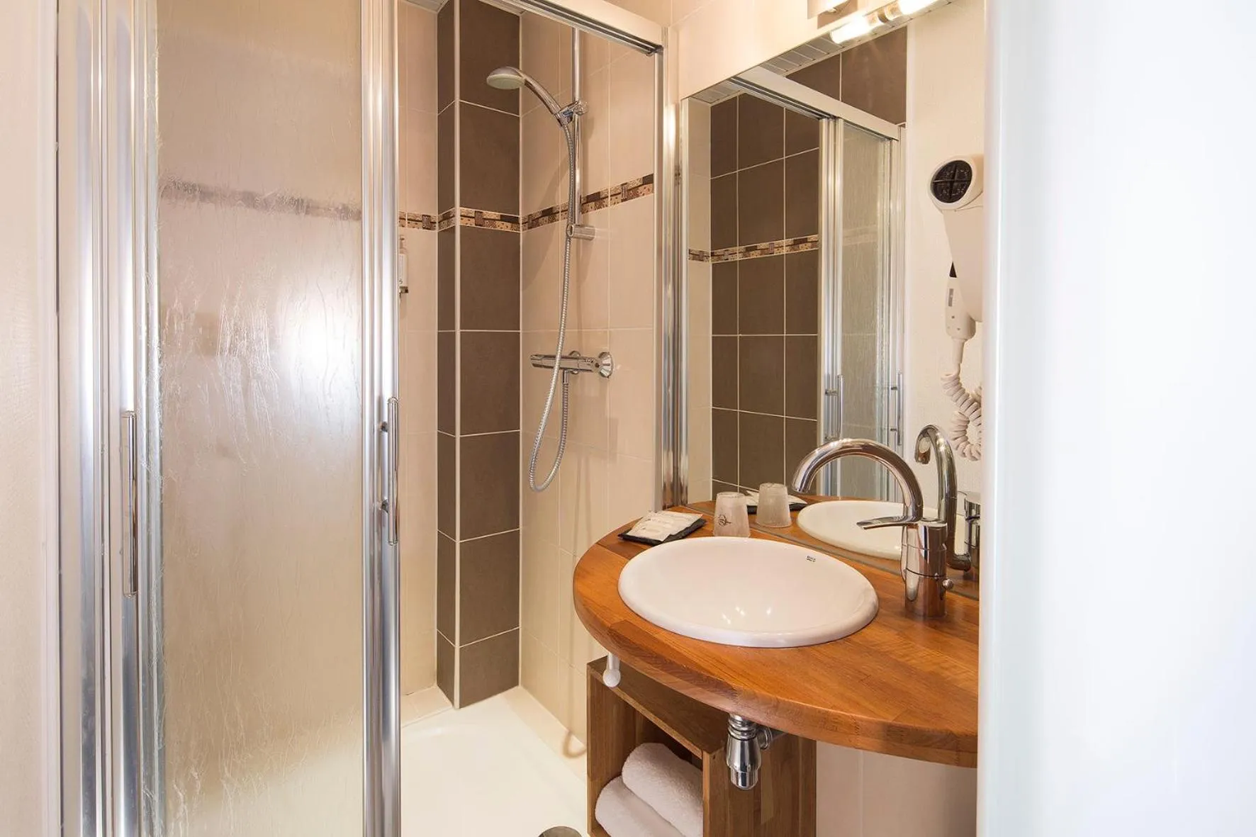 Bathroom in Hôtel Escale Oceania Lorient