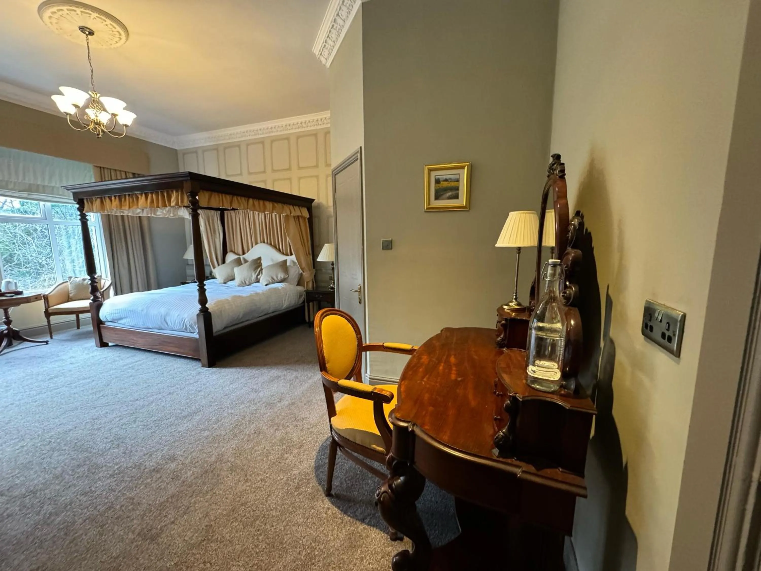 Seating area, Bed in Tre-Ysgawen Hall & Spa