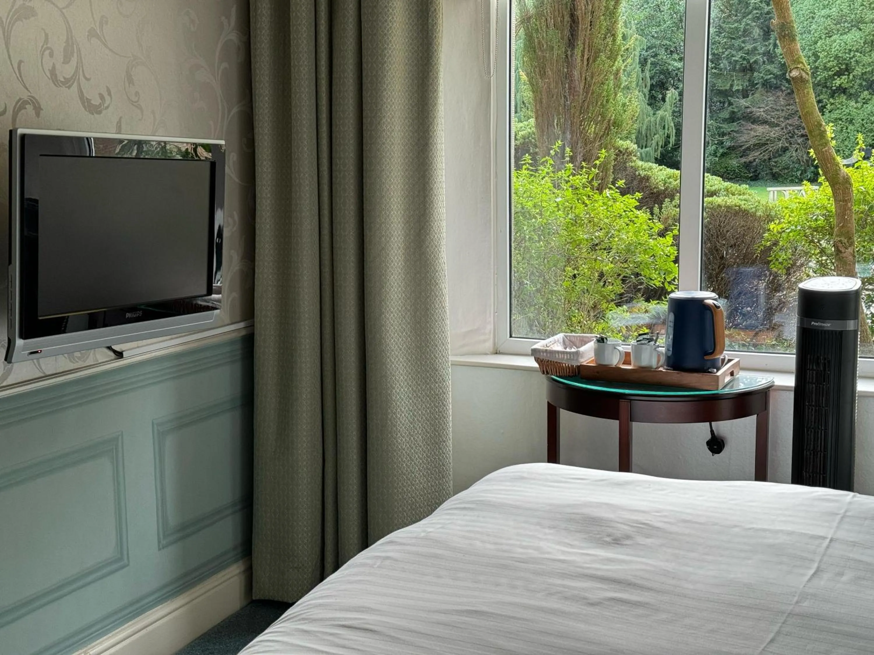 TV and multimedia, Bed in Tre-Ysgawen Hall & Spa