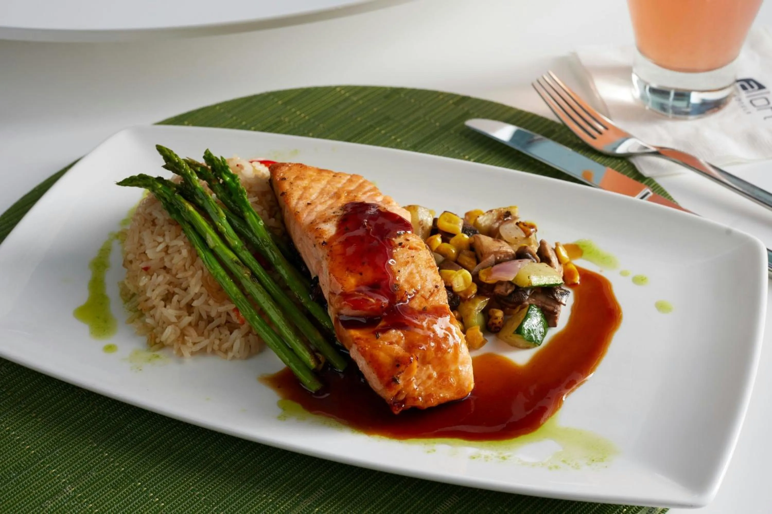 Restaurant/places to eat in Aloft Seattle Redmond