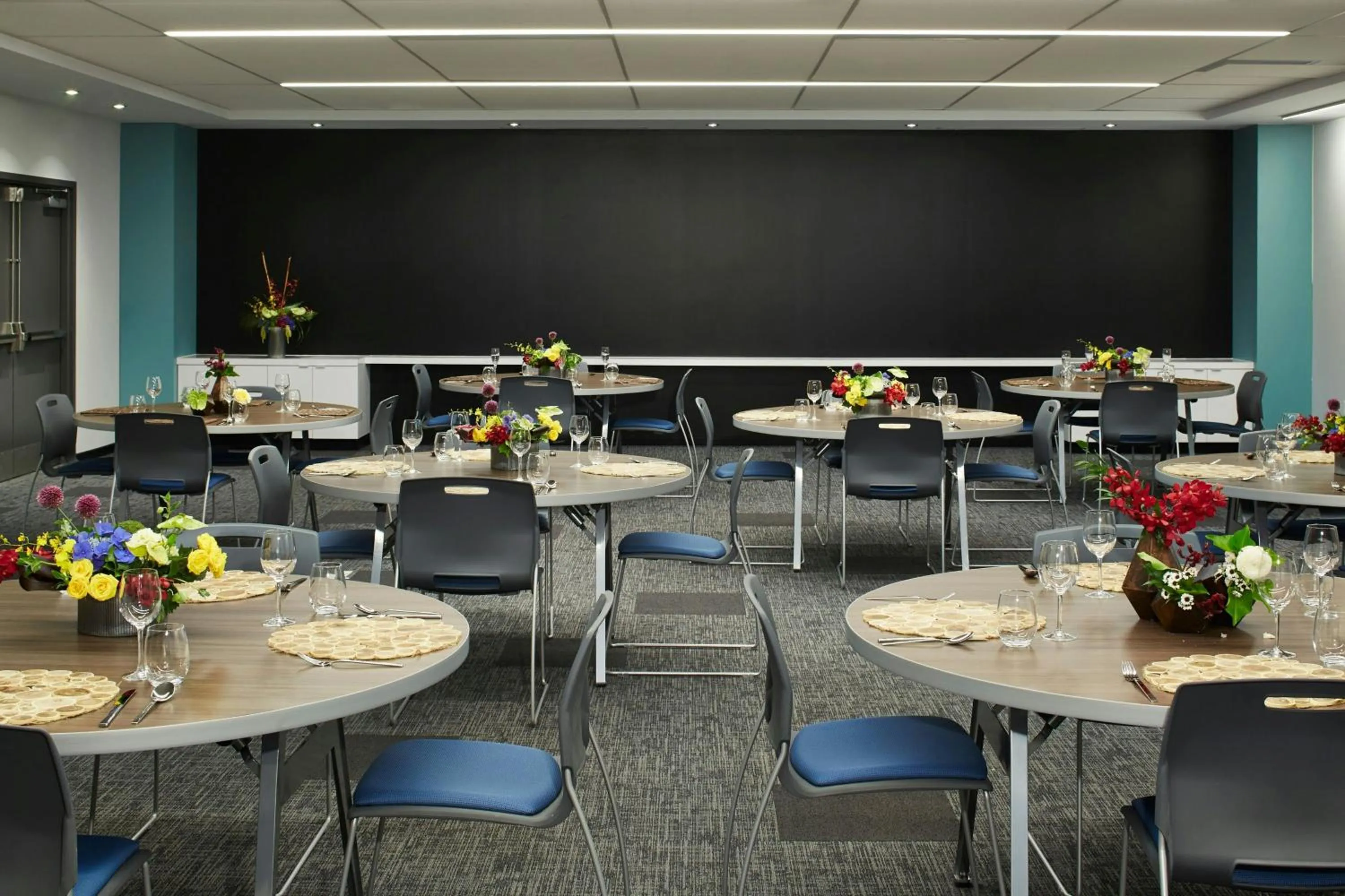 Meeting/conference room in Aloft Seattle Redmond