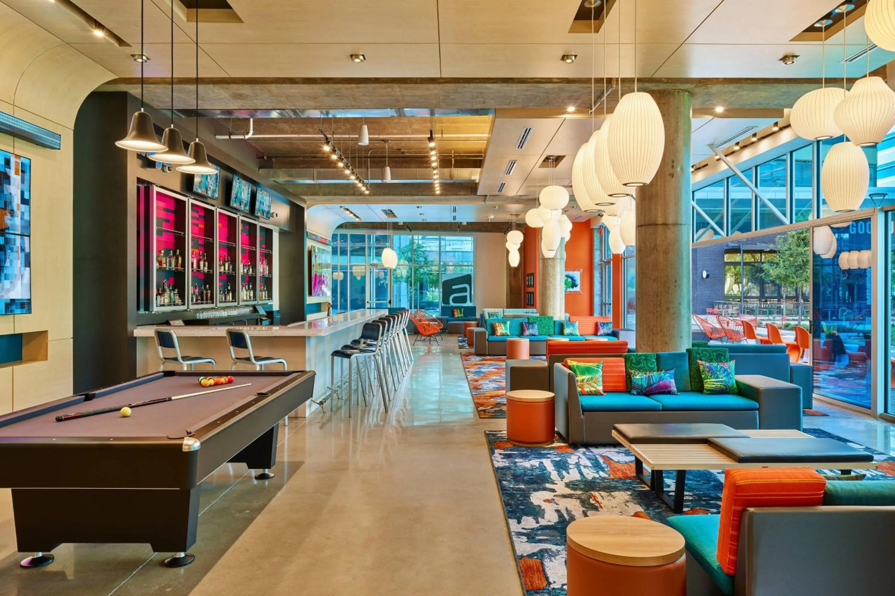 Lounge or bar in Aloft Richardson