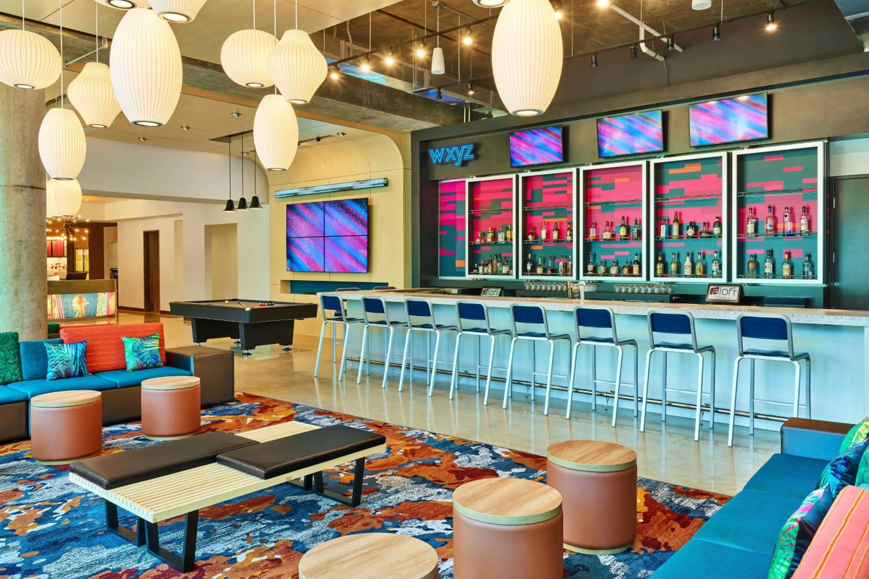 Lounge or bar in Aloft Richardson
