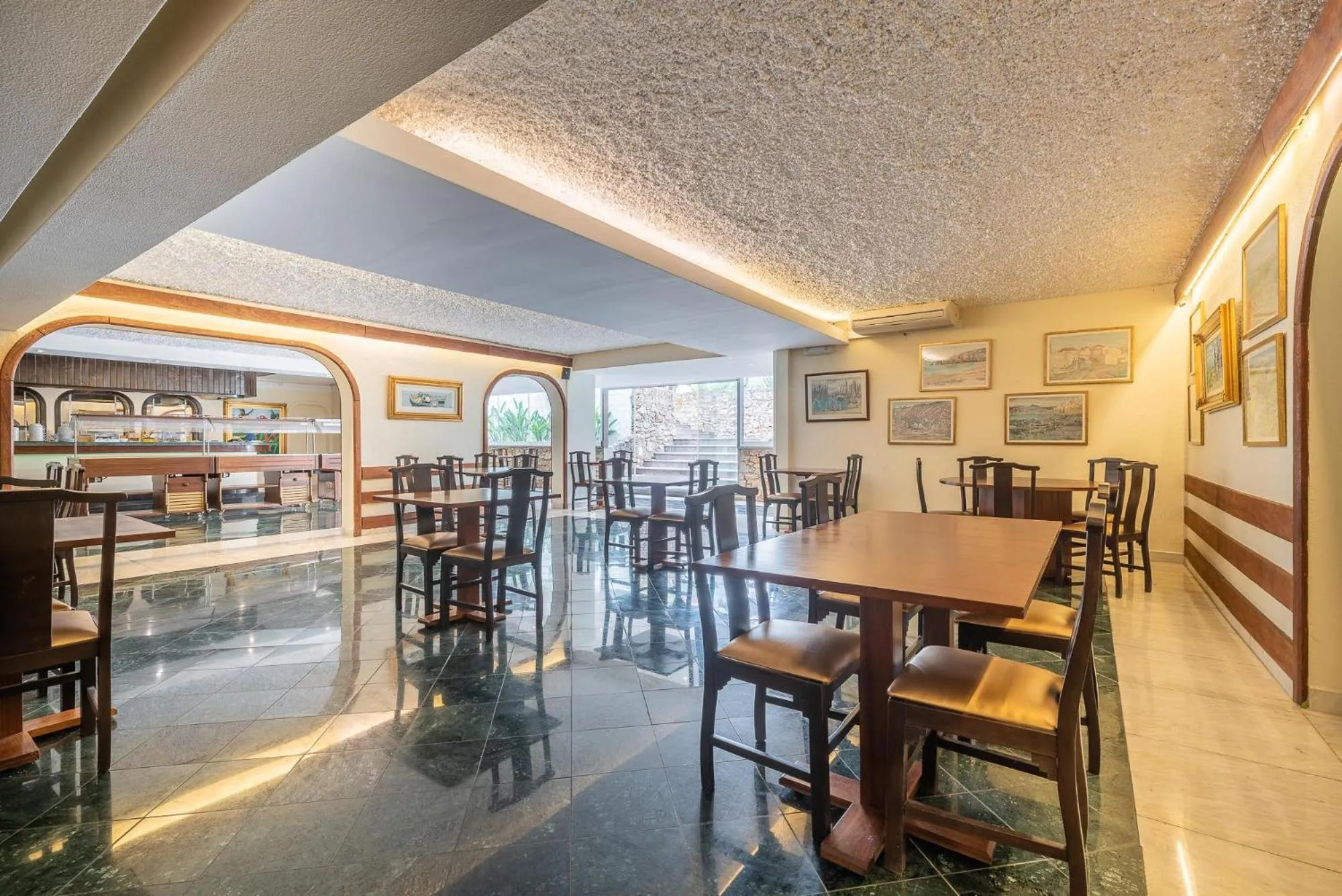 Restaurant/places to eat in Carvoeiro Garden Hotel