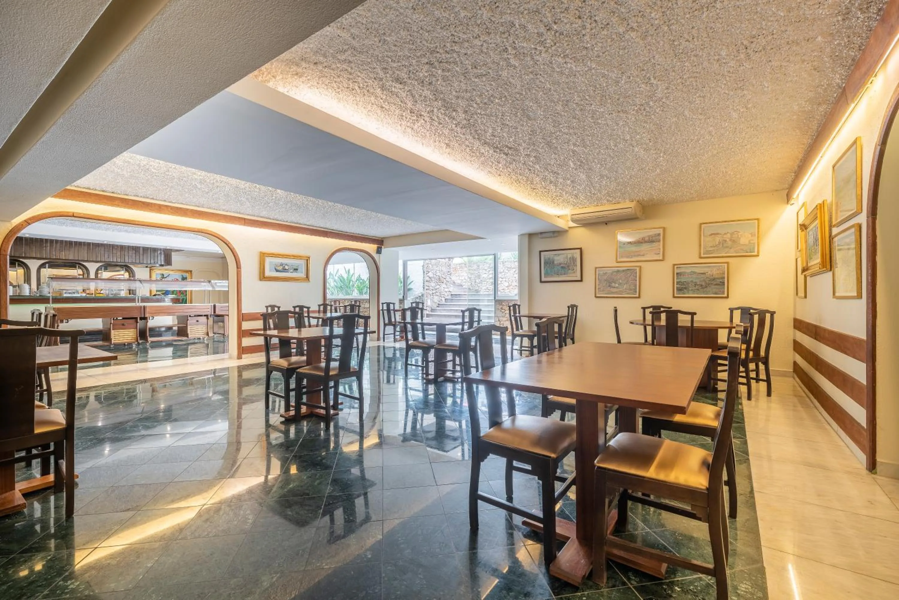 Restaurant/places to eat in Carvoeiro Garden Hotel