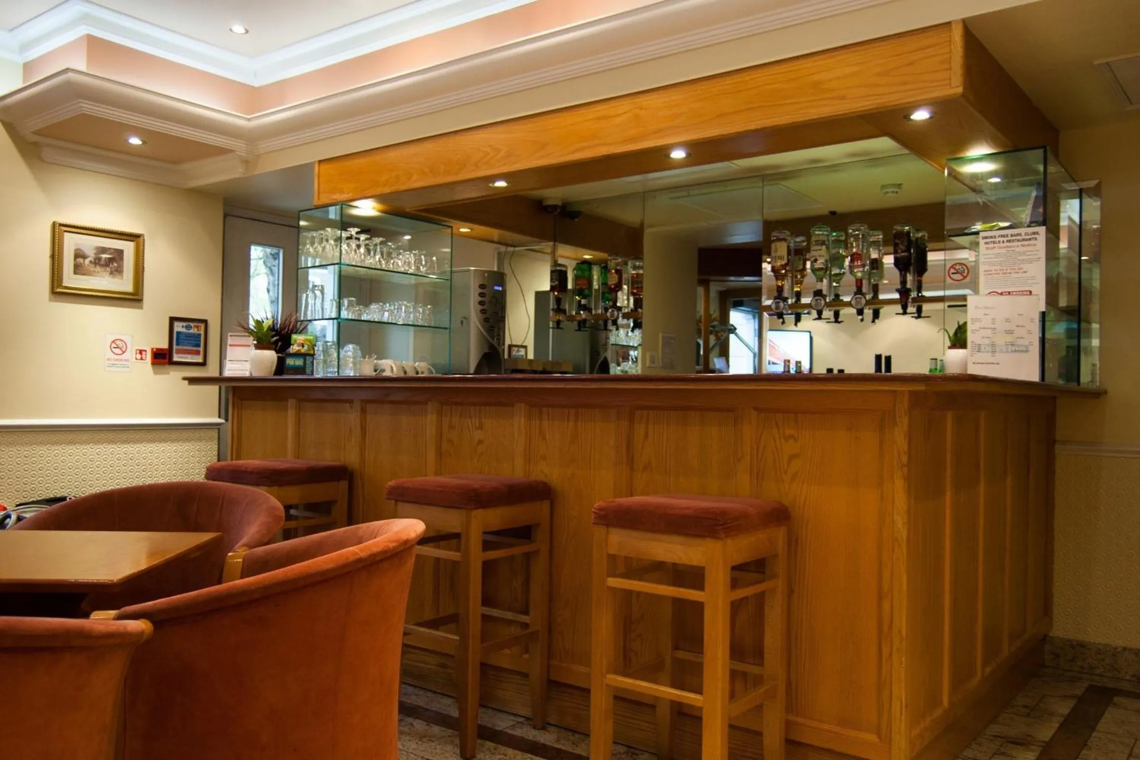 Lounge or bar in Days Inn Hyde Park