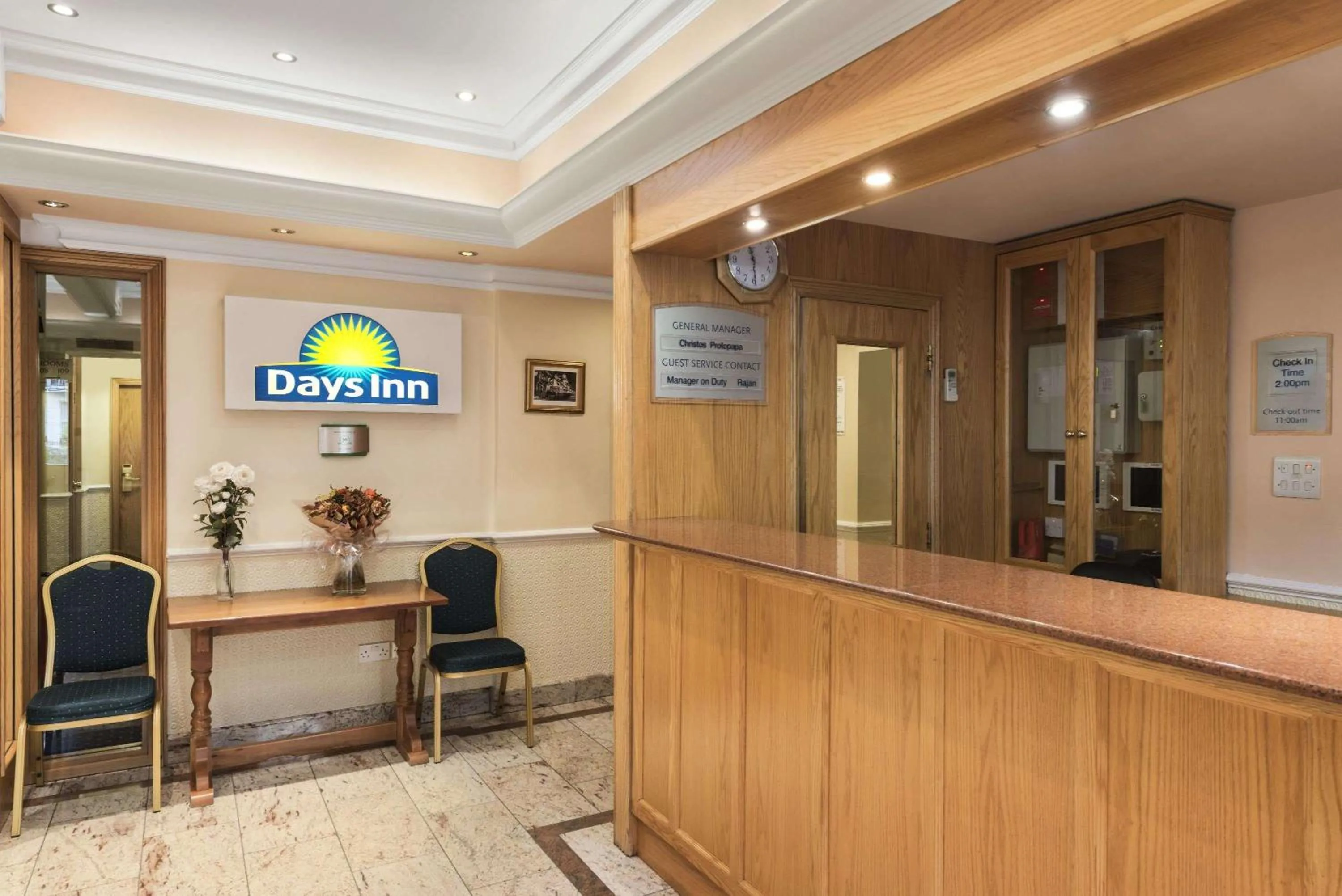 Lobby or reception in Days Inn Hyde Park