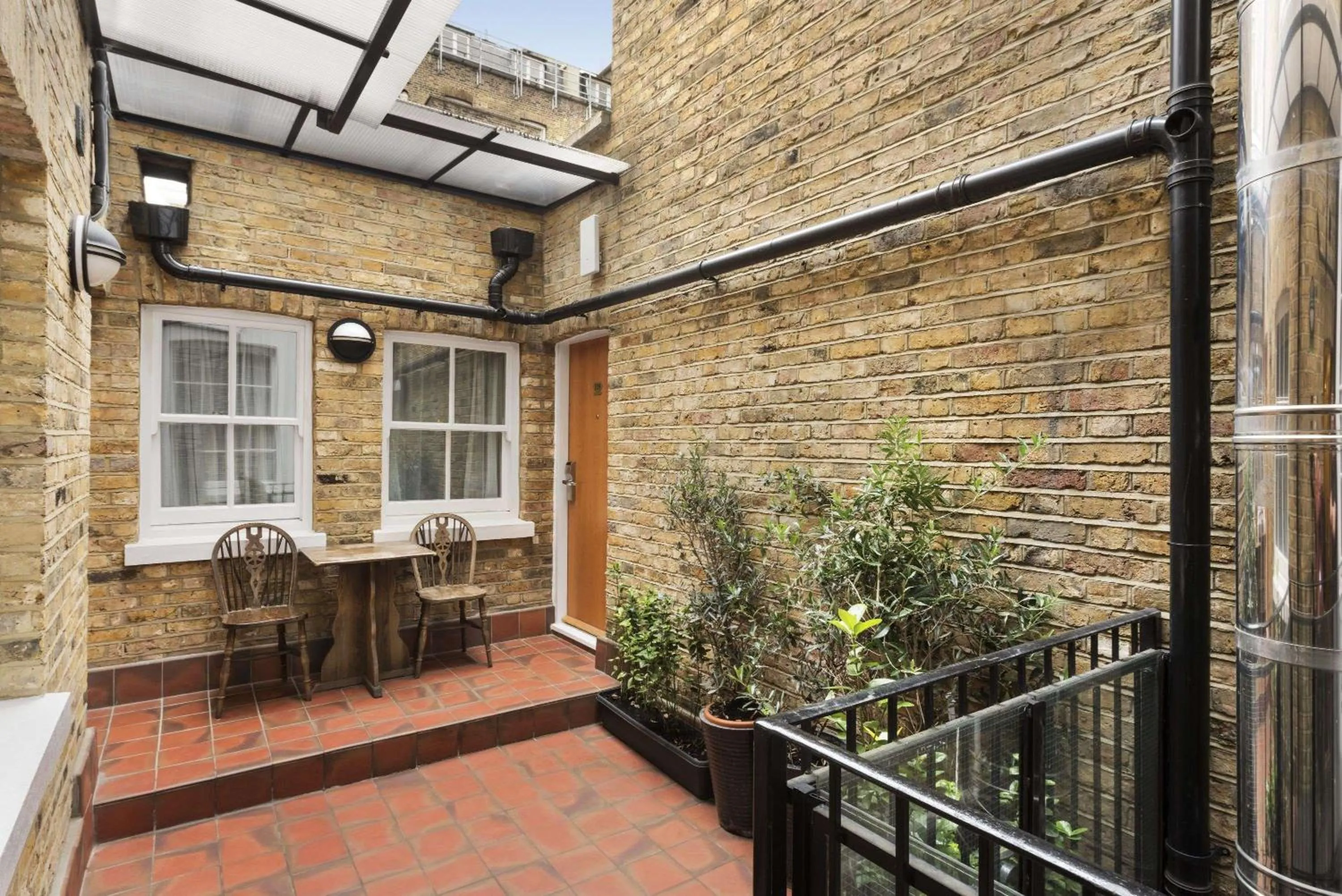 Property building in Days Inn Hyde Park