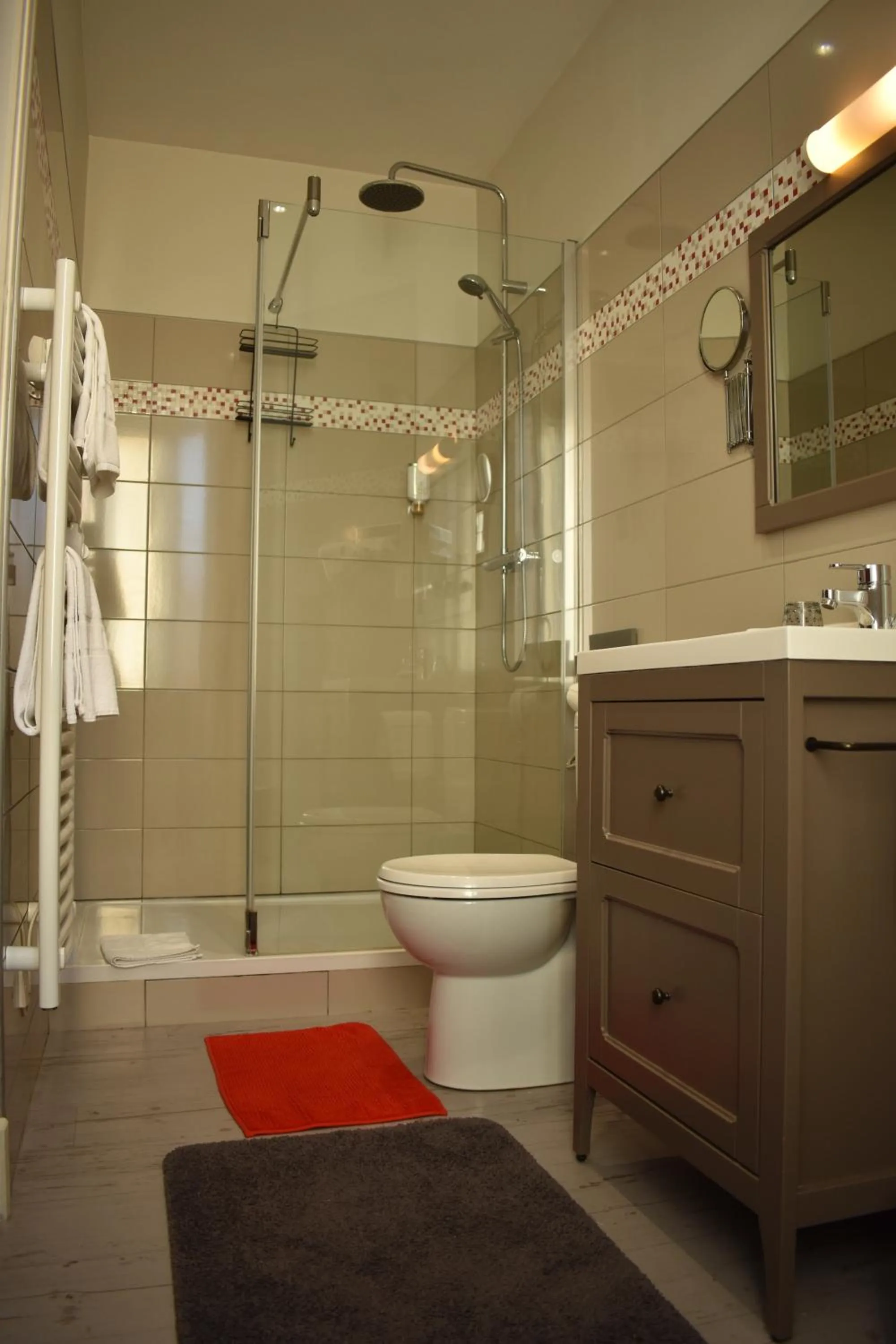 Bathroom in Hôtel Henri IV