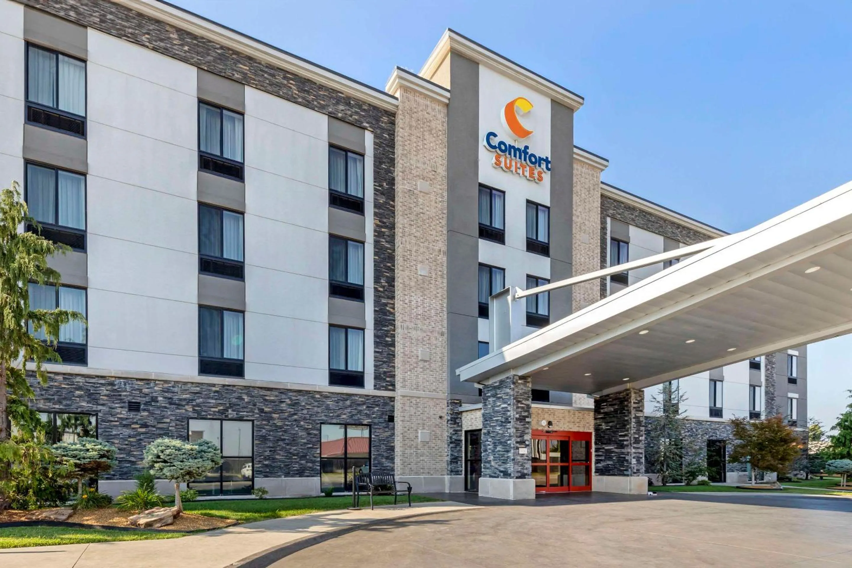 Property building in Comfort Suites Meridian and I-40