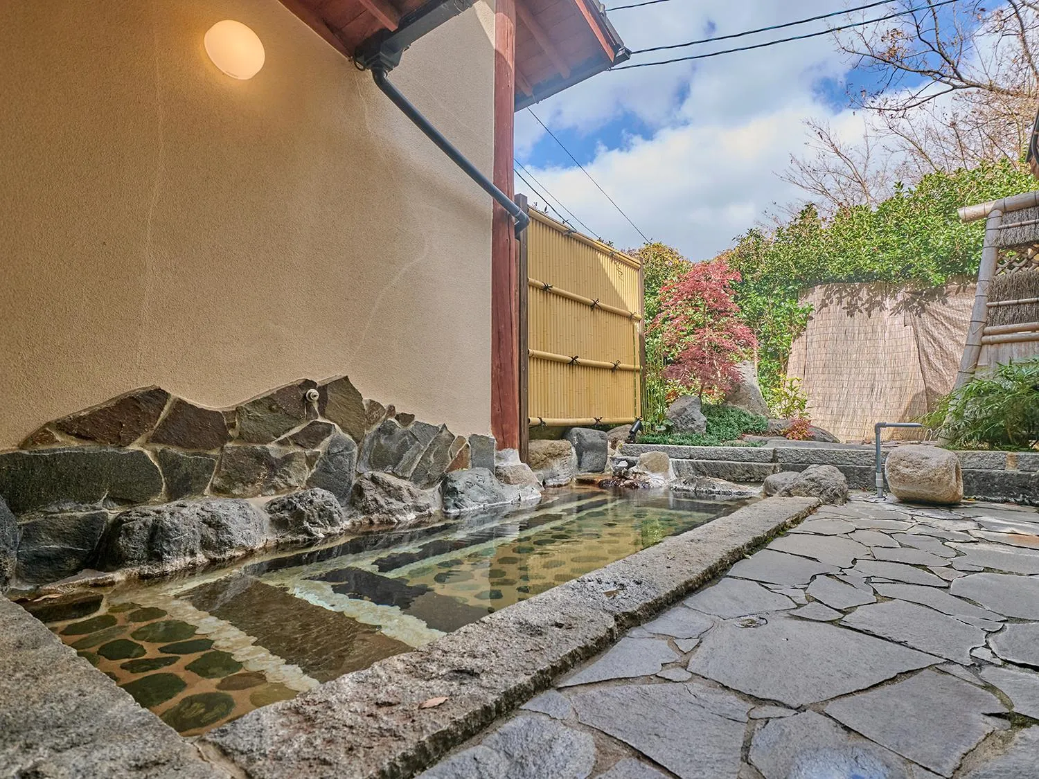 Hot Spring Bath in Chikurakutei