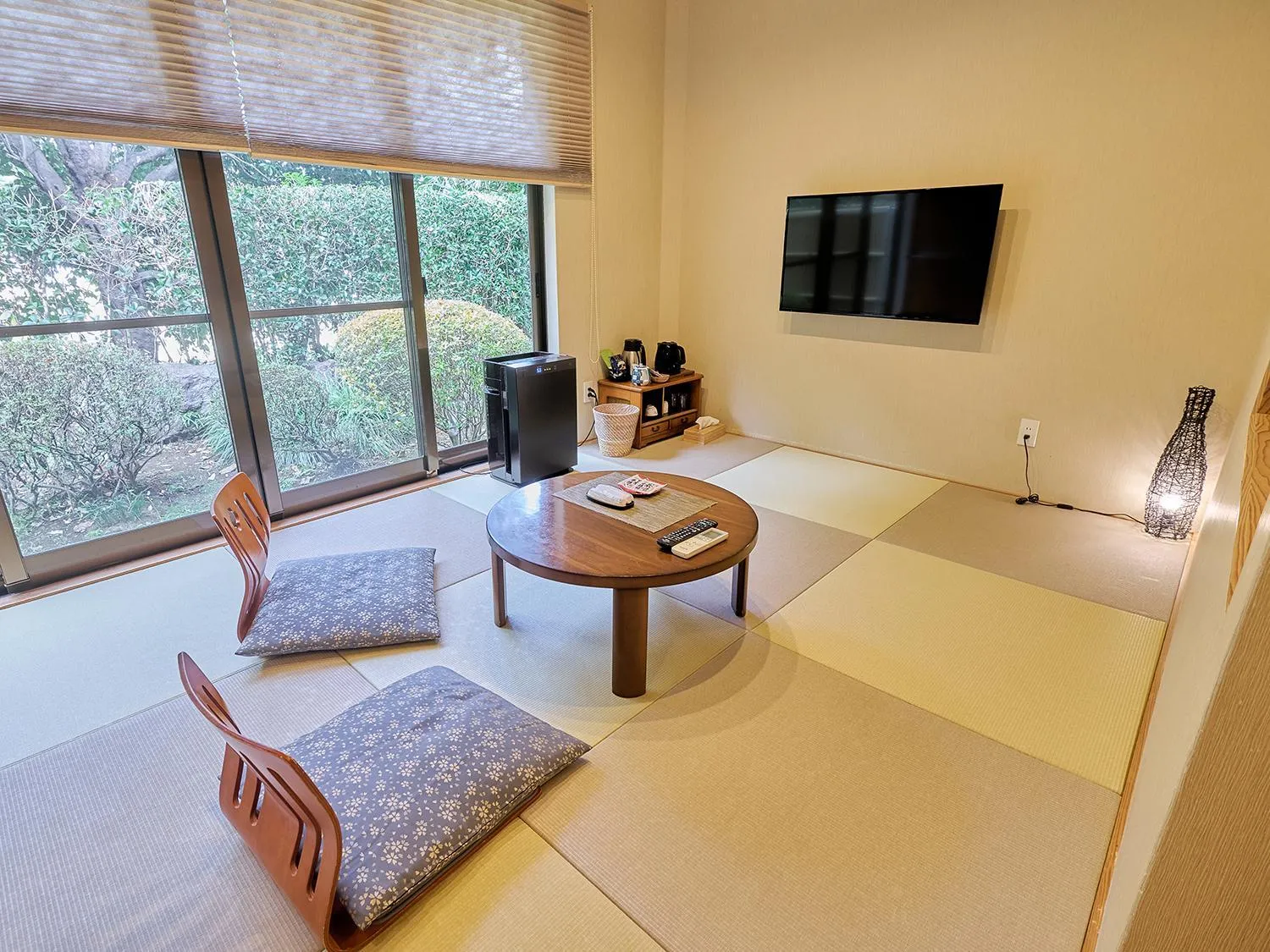 Photo of the whole room, Bed in Chikurakutei