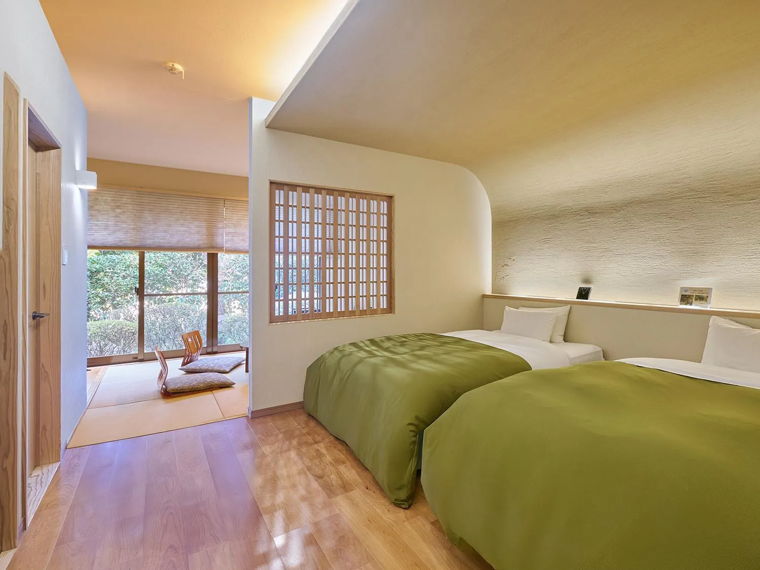 Photo of the whole room, Bed in Chikurakutei