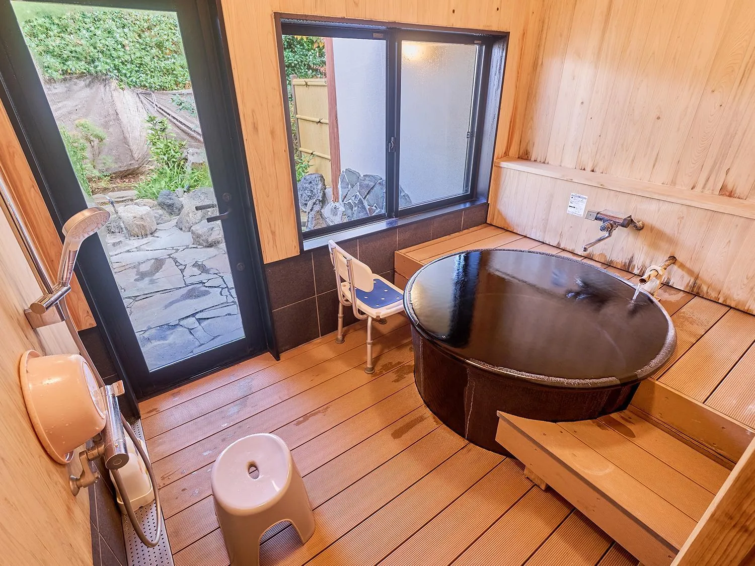 Hot Spring Bath in Chikurakutei