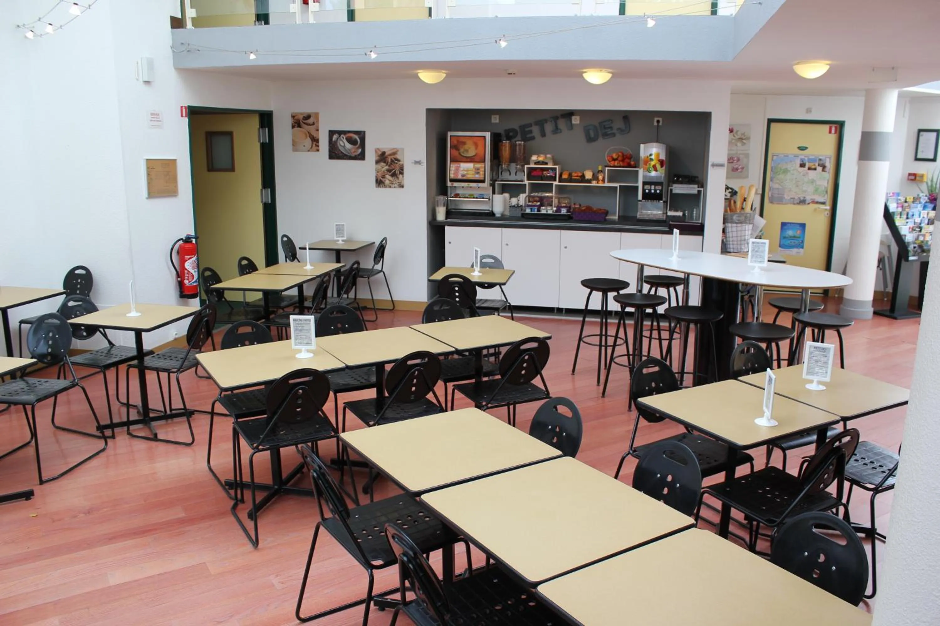 Dining area in B&B HOTEL Berck-sur-Mer Rang-du-Fliers