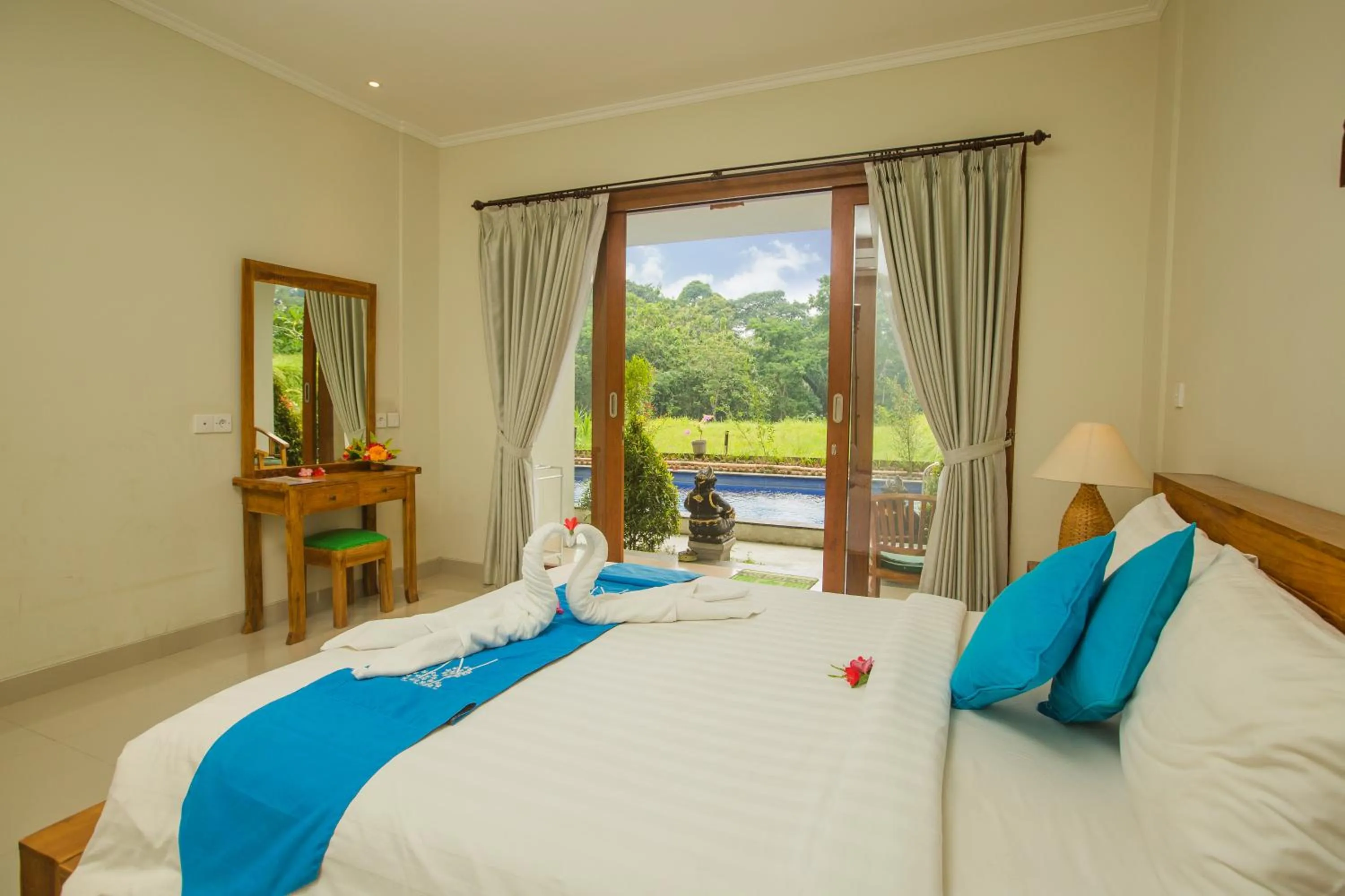 Photo of the whole room, Bed in The Carik Bisma Ubud