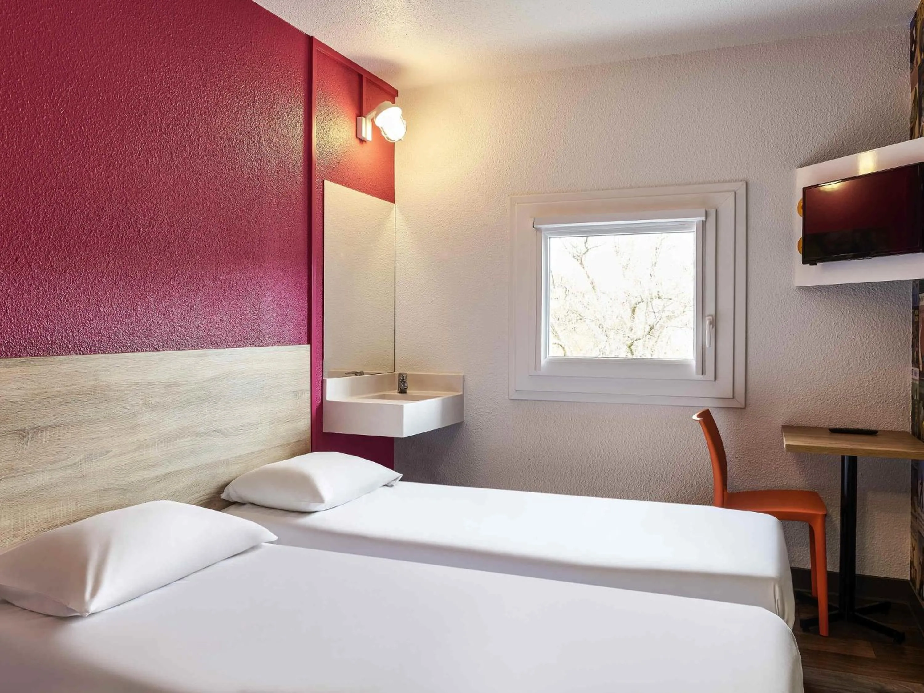 Bedroom, Bed in hotelF1 Nemours