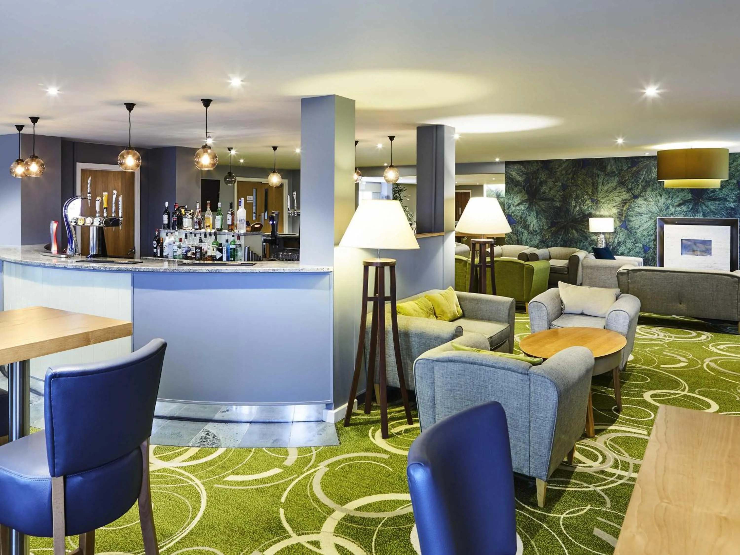 Lounge or bar in Mercure Newbury West Grange Hotel