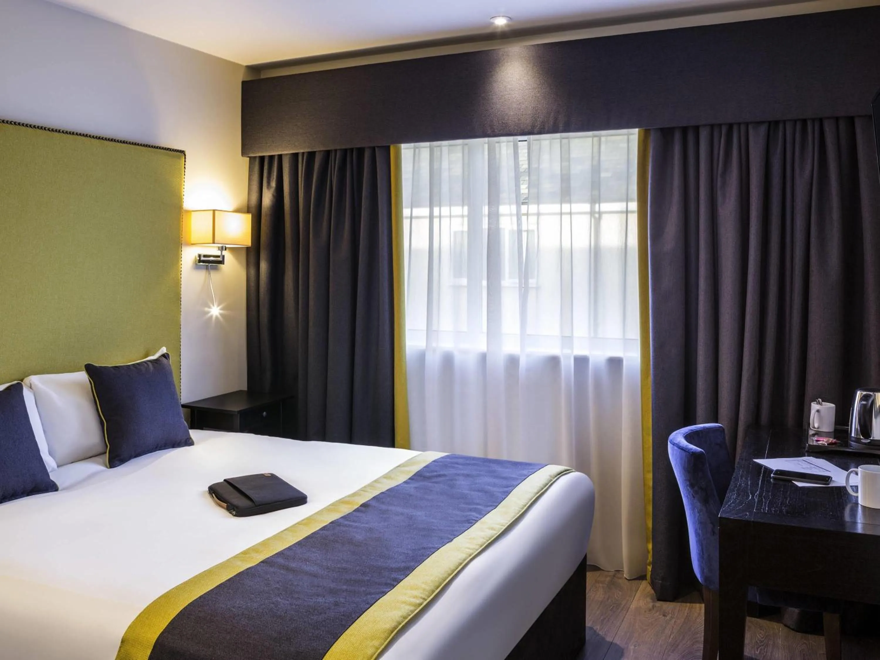 Bedroom, Bed in Mercure Newbury West Grange Hotel