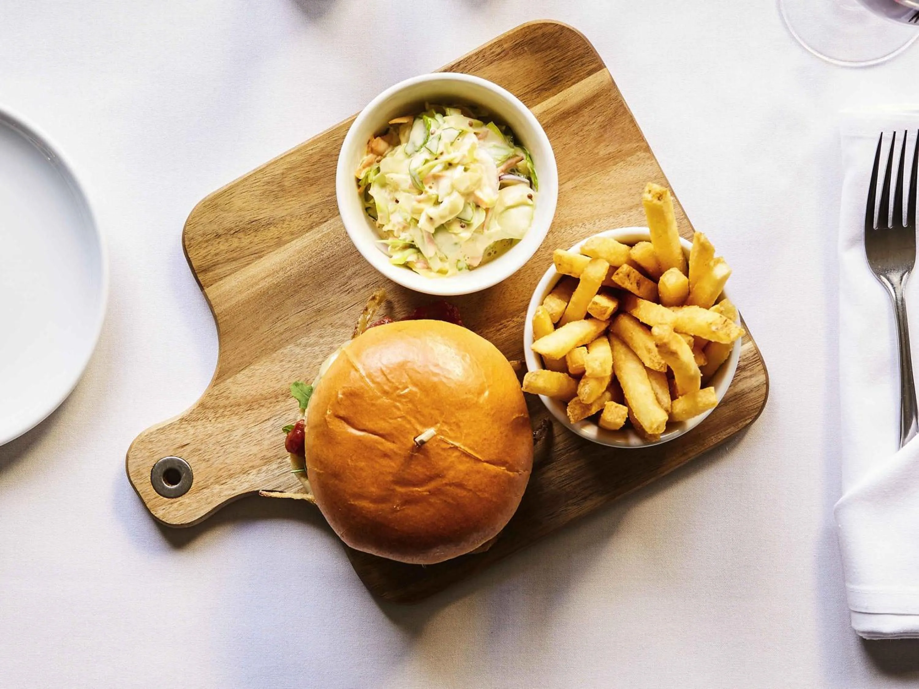 Lounge or bar in Mercure Newbury West Grange Hotel