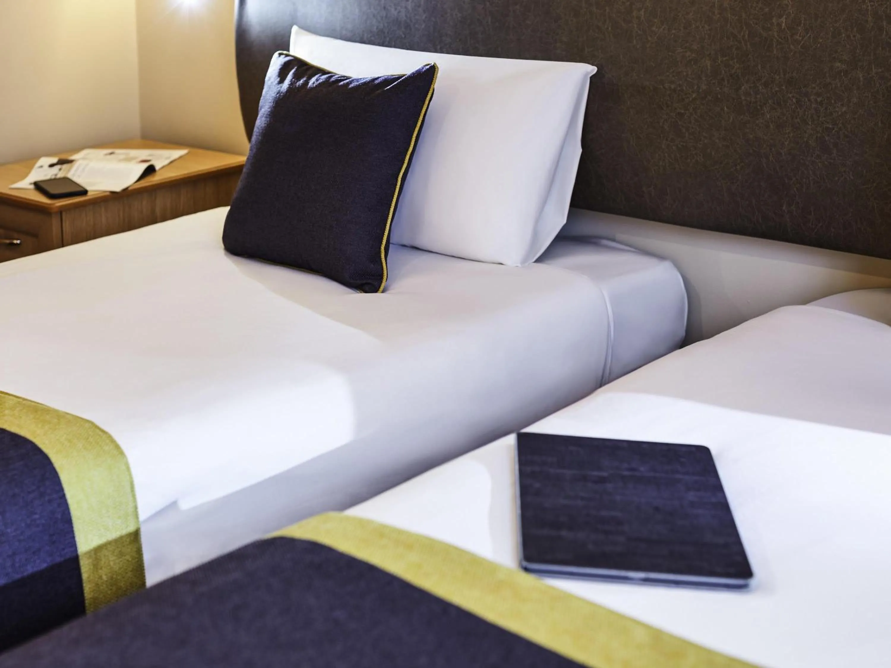 Bedroom, Bed in Mercure Newbury West Grange Hotel