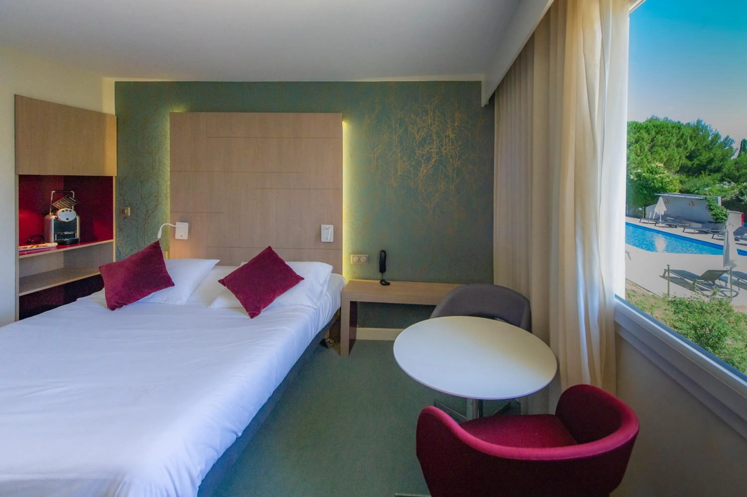 TV and multimedia, Bed in Kyriad Montpellier Est - Lunel