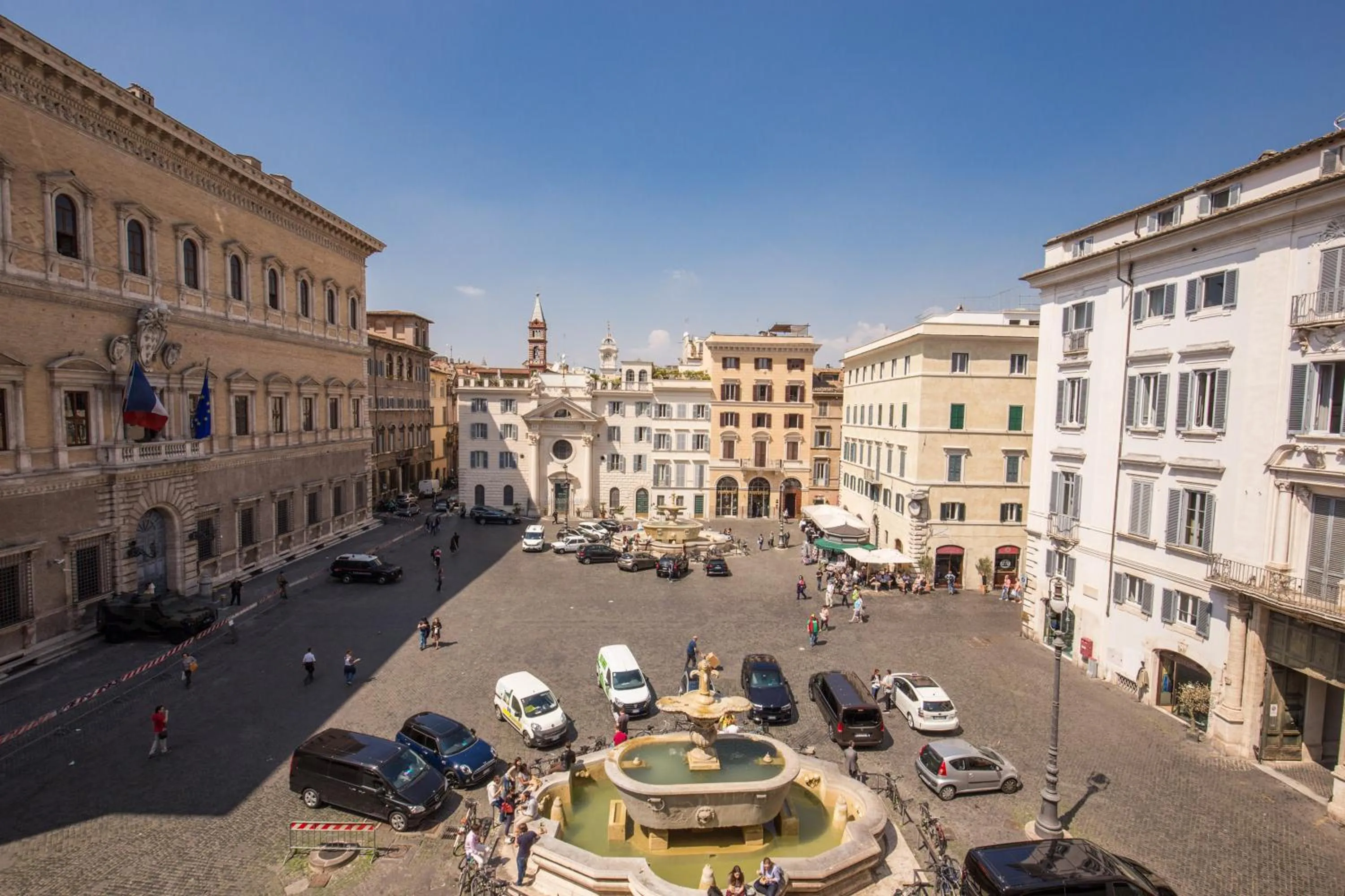 Piazza Farnese exclusive view 2 bedroom en suite