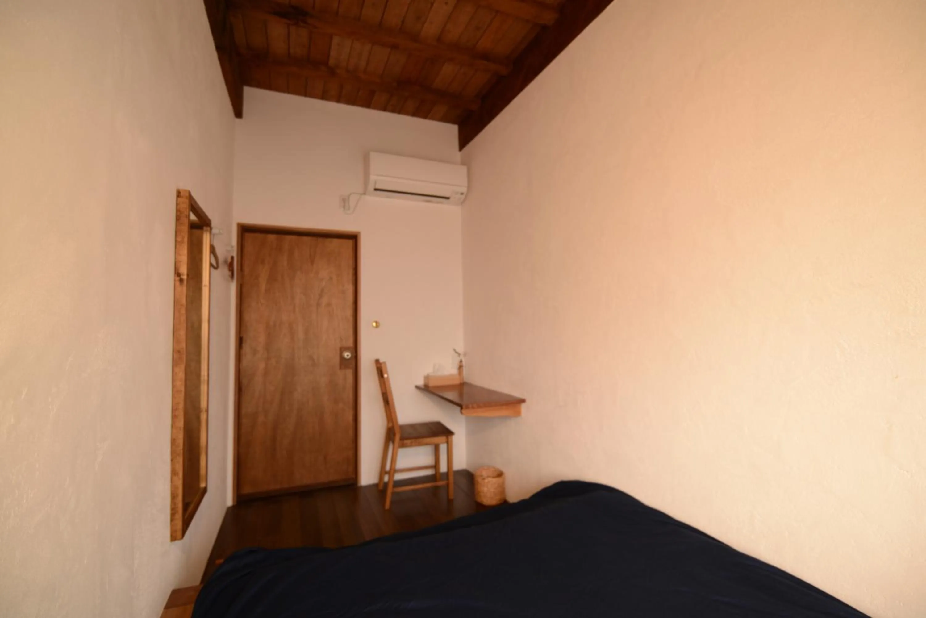 Photo of the whole room, Bed in Taketa Ekimae Hostel cue