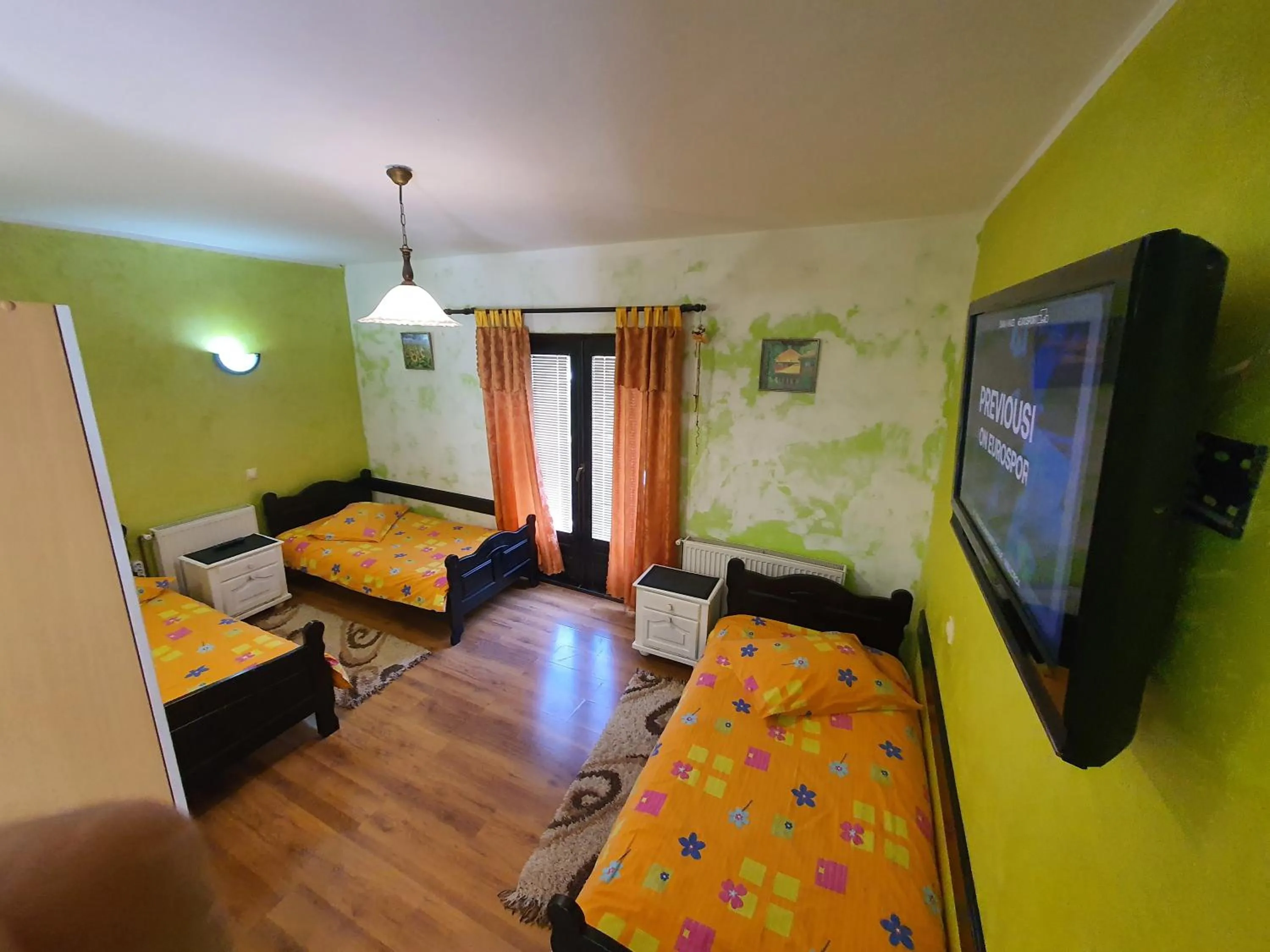 Bed in Apartments Milena Zlatibor - Dvorište & Parking