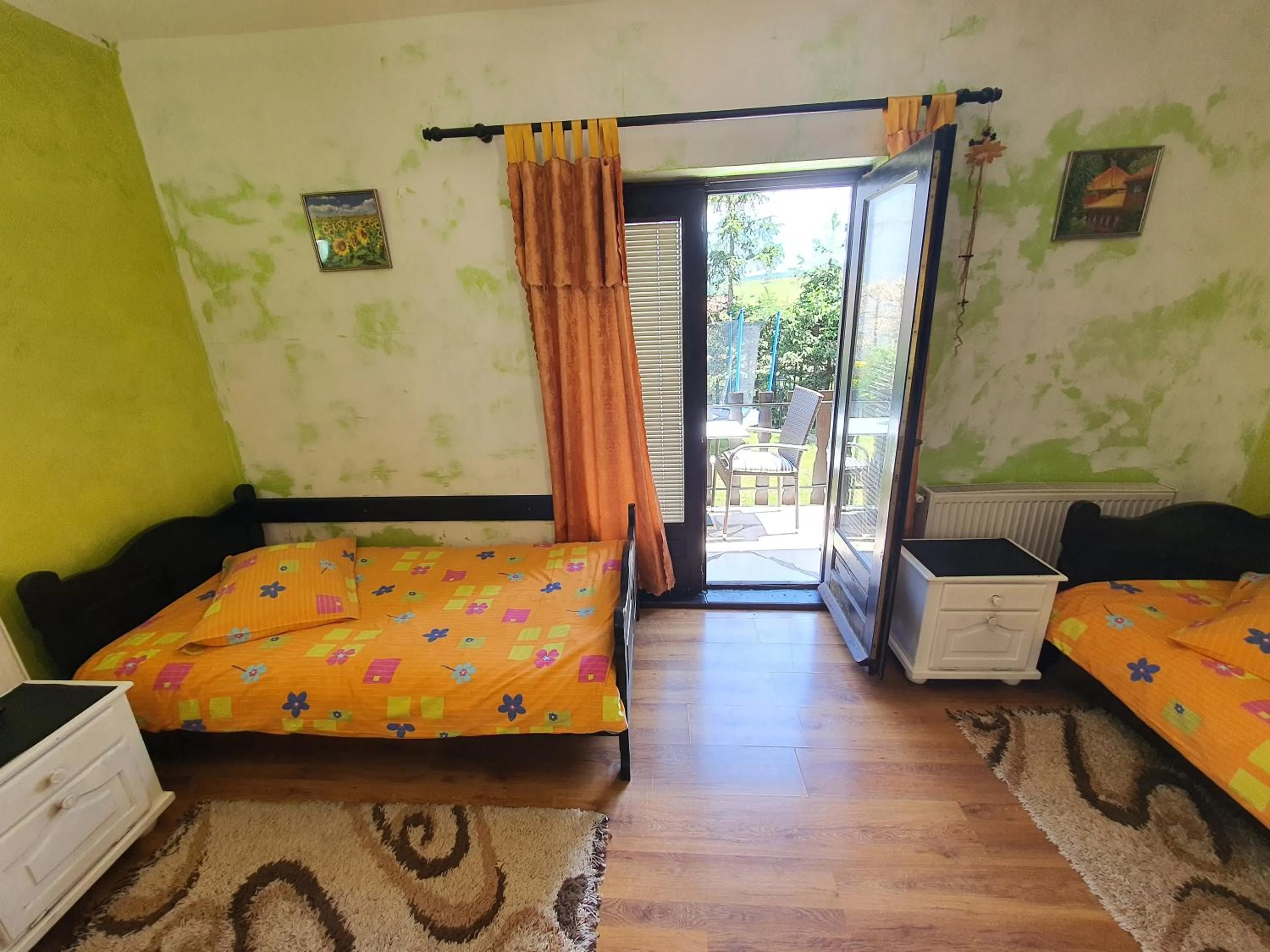 Bed in Apartments Milena Zlatibor - Dvorište & Parking