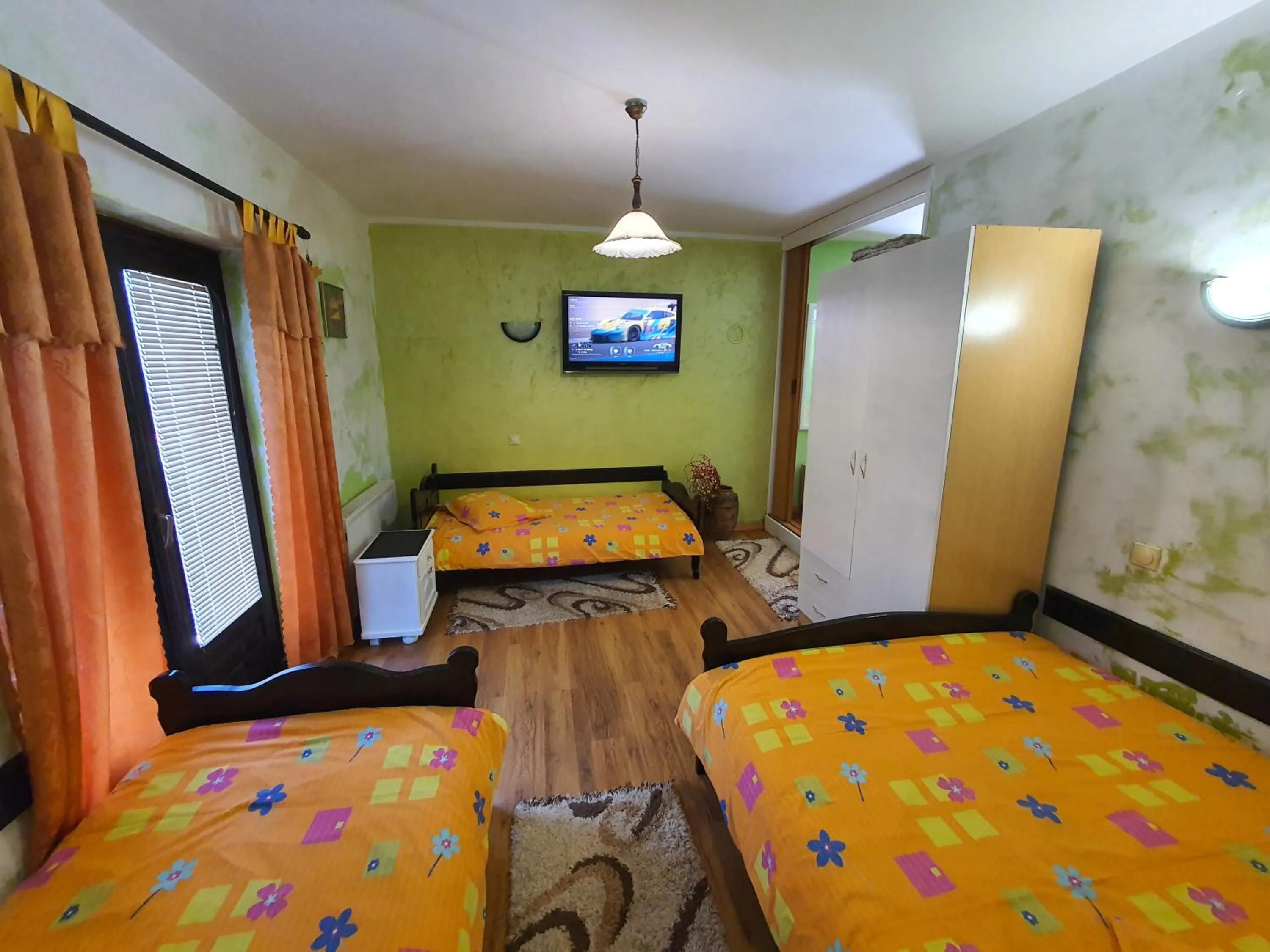 Bed in Apartments Milena Zlatibor - Dvorište & Parking