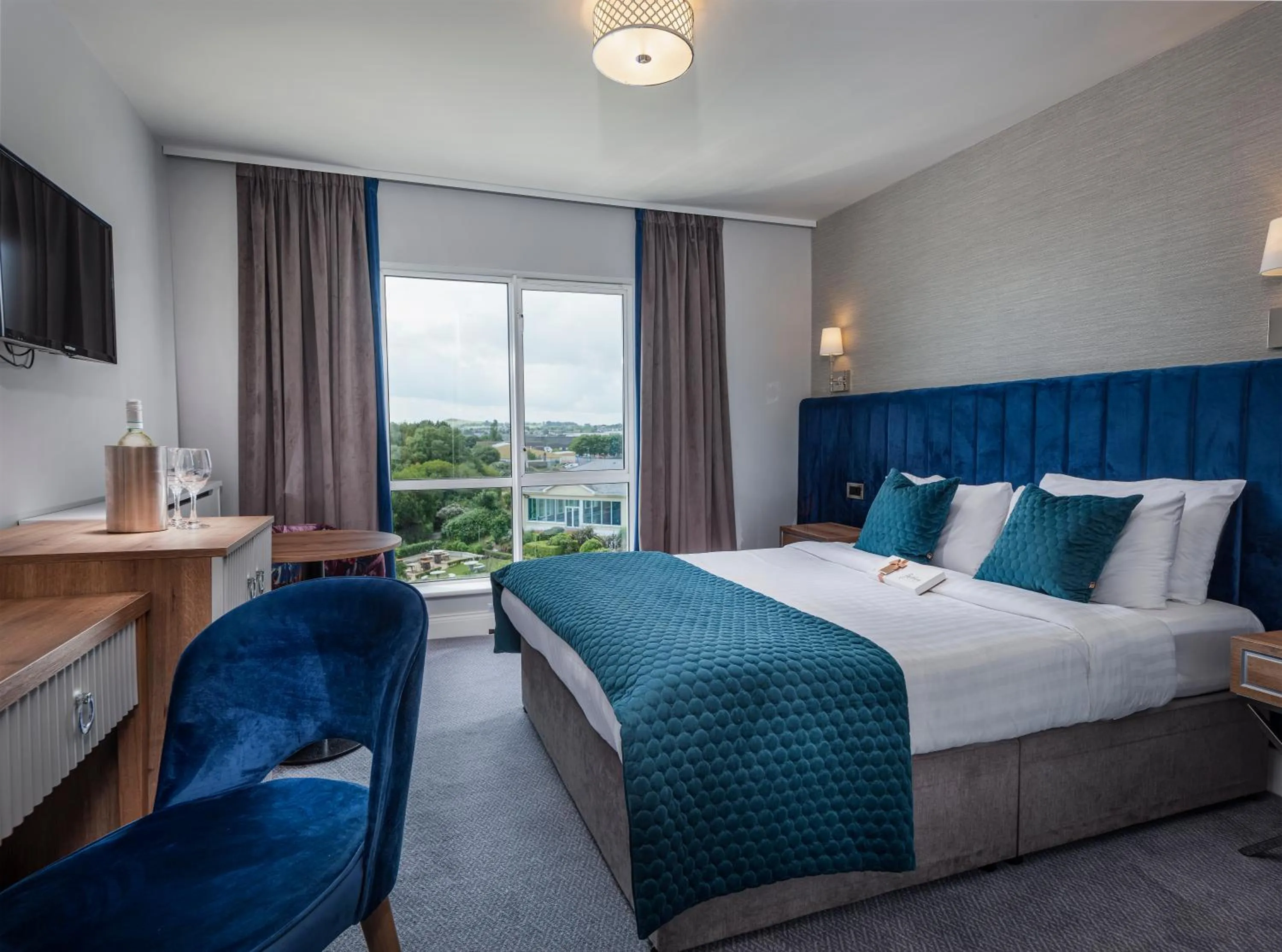 Bedroom, Bed in Arklow Bay Hotel