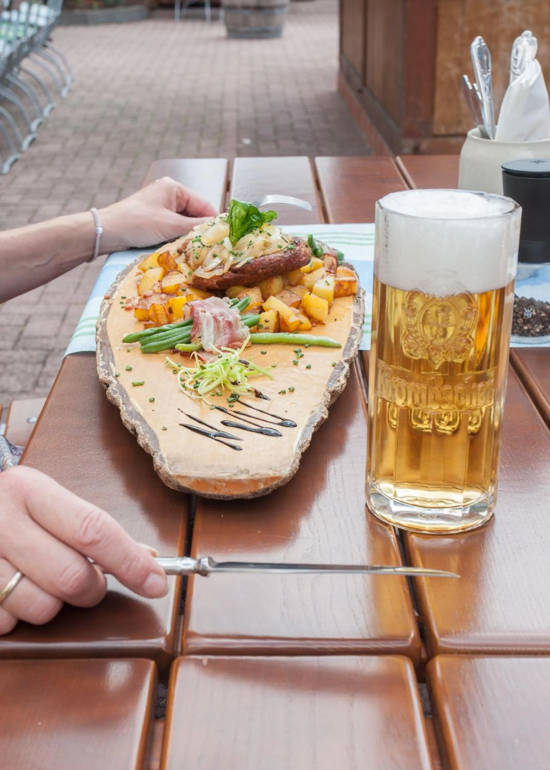 Food and drinks in Hotel Sassor