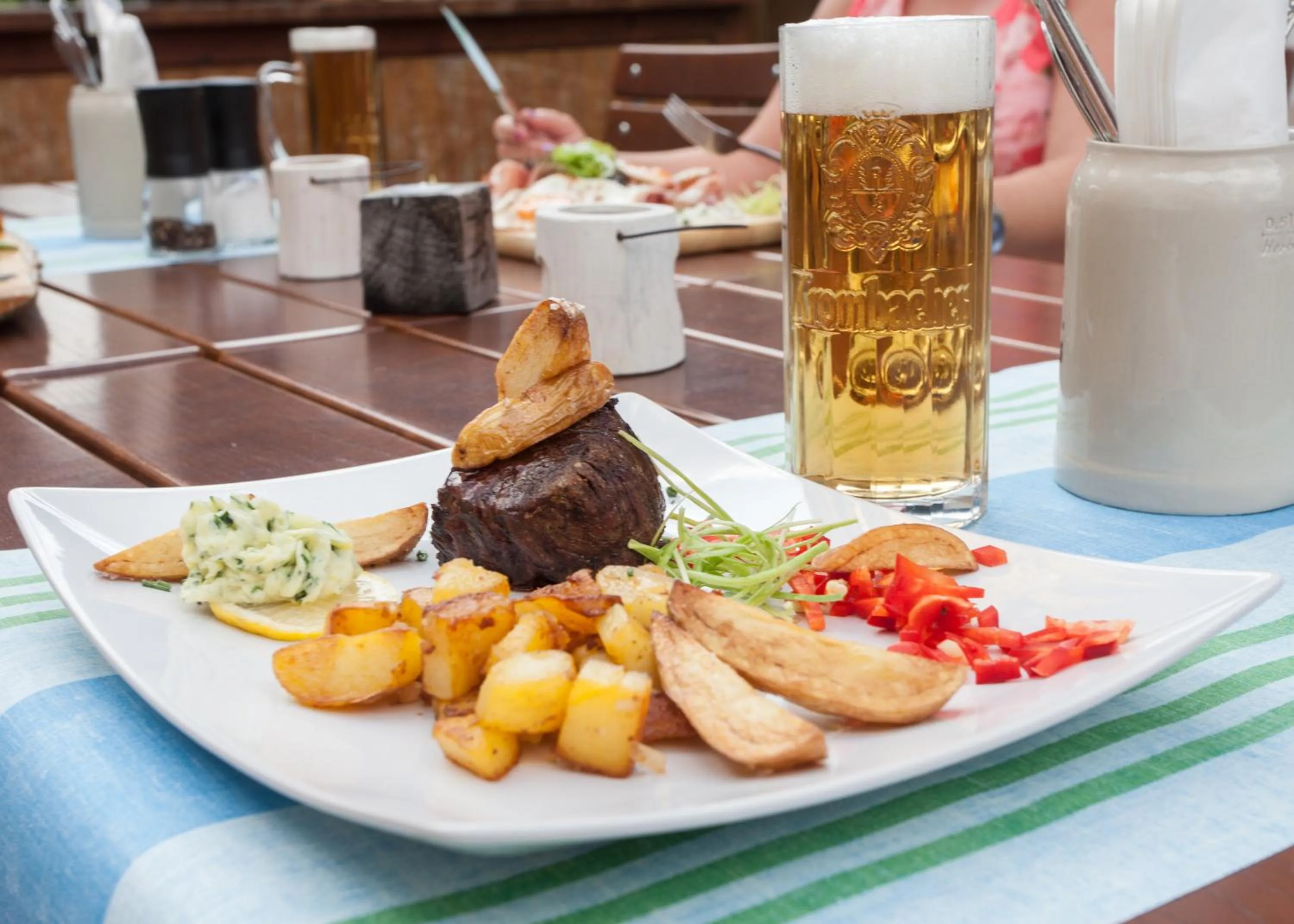 Food and drinks in Hotel Sassor