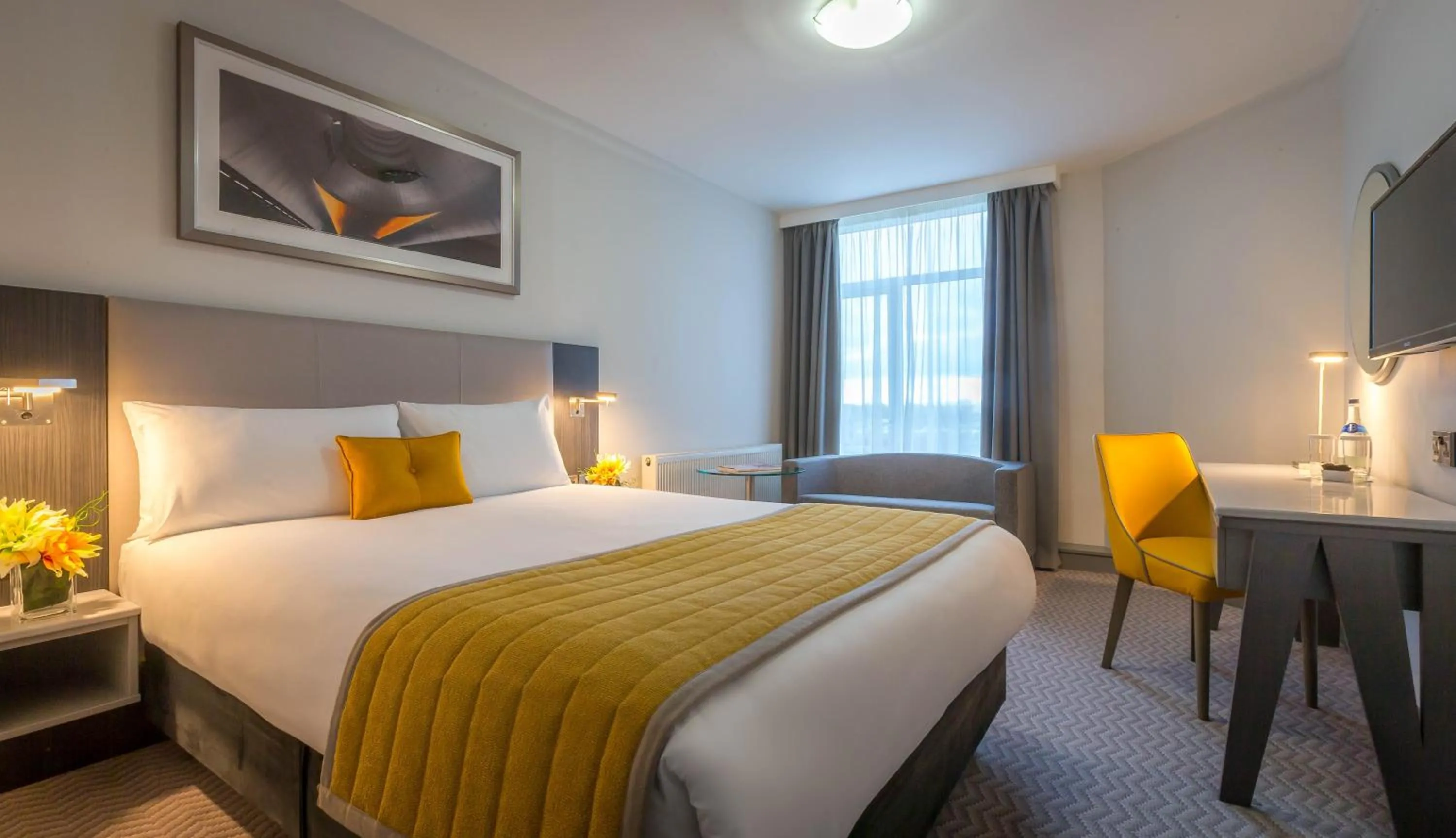 Bedroom, Bed in Maldron Hotel Dublin Airport